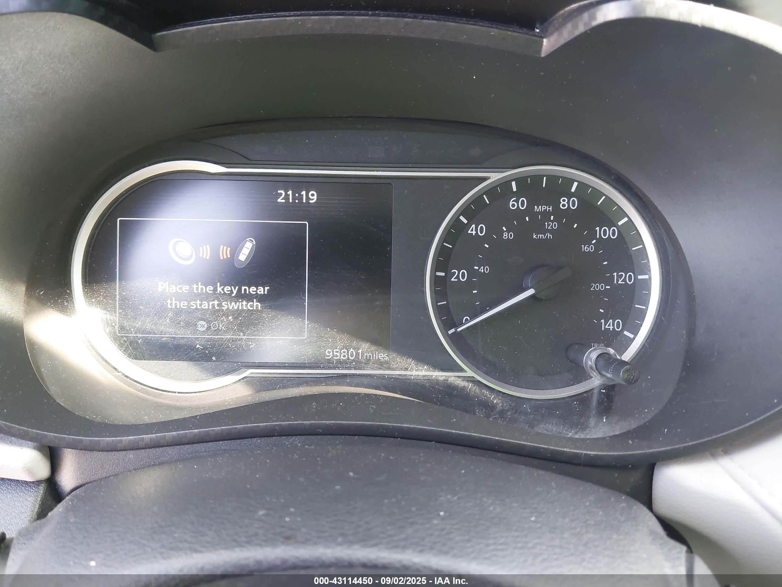 NISSAN VERSA image 7