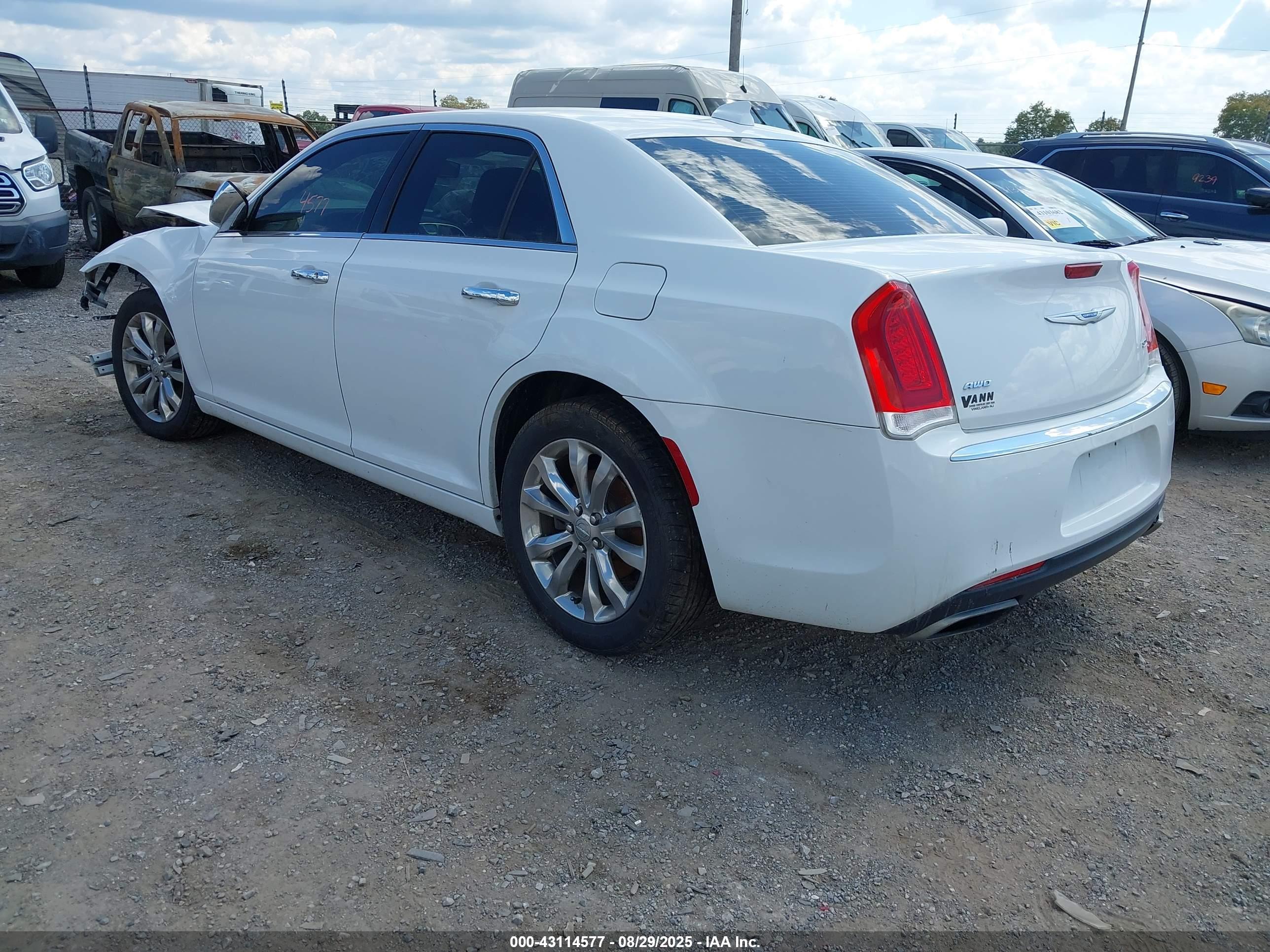 CHRYSLER 300 image 3