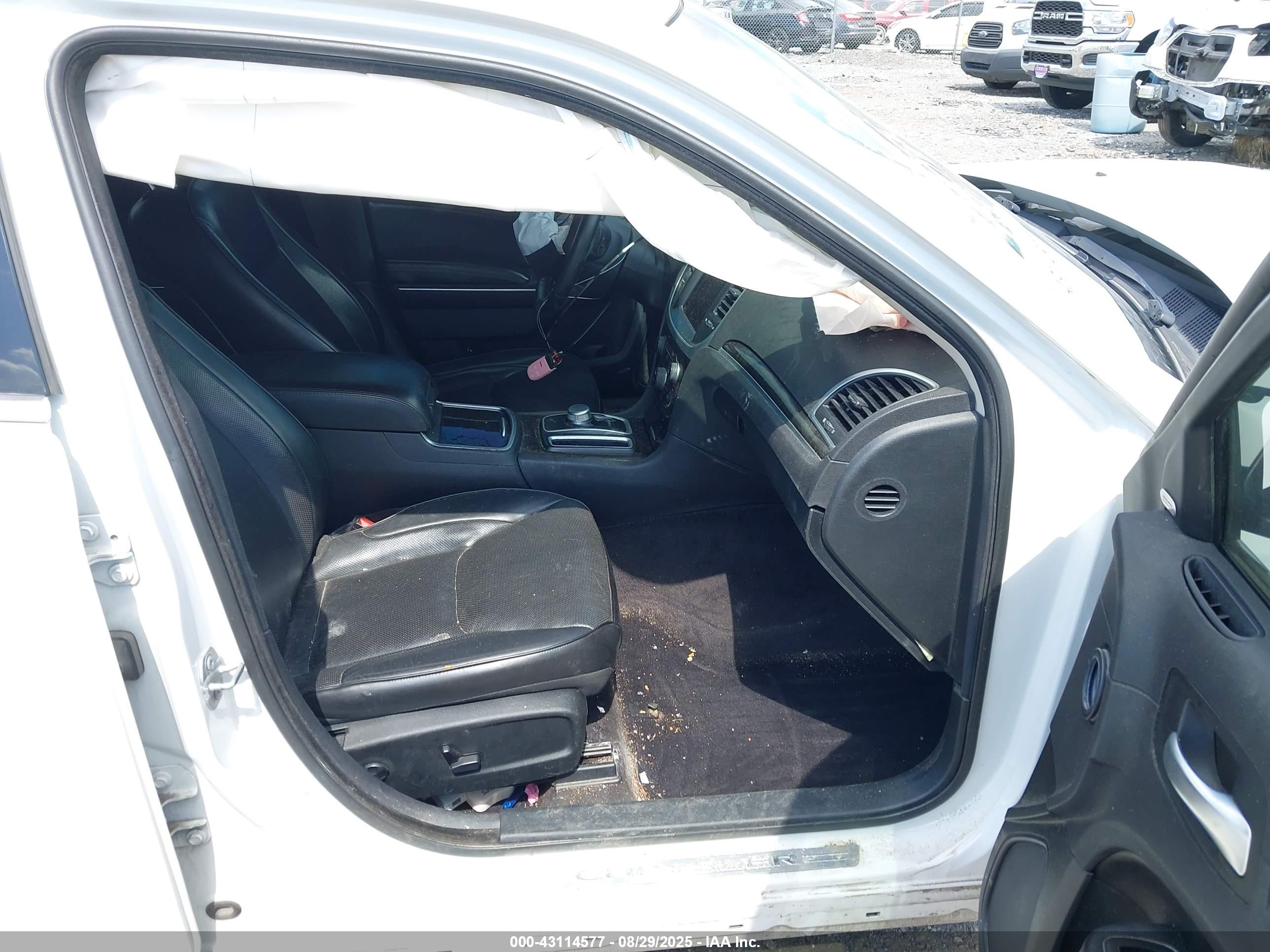 CHRYSLER 300 image 5