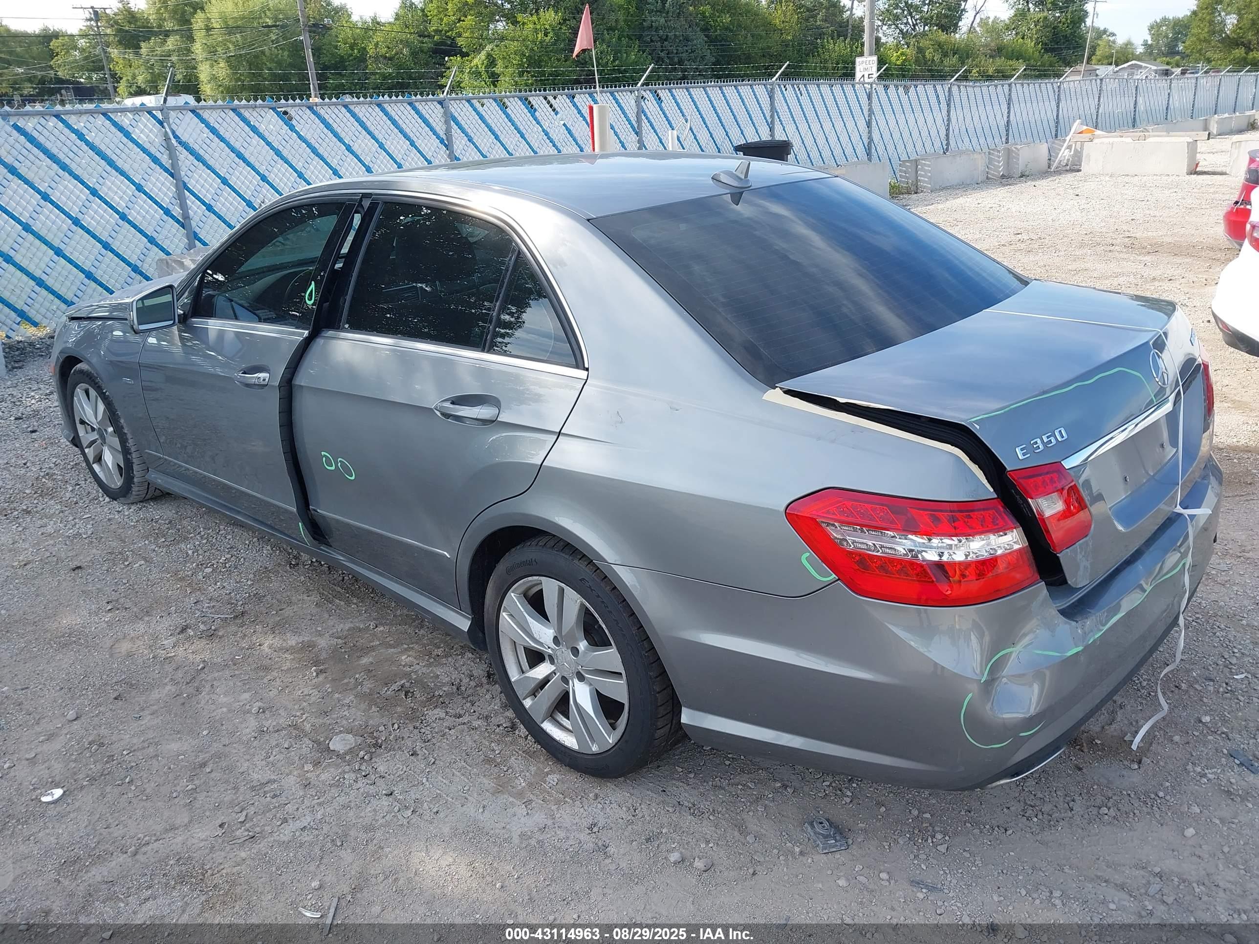 MERCEDES-BENZ E image 3