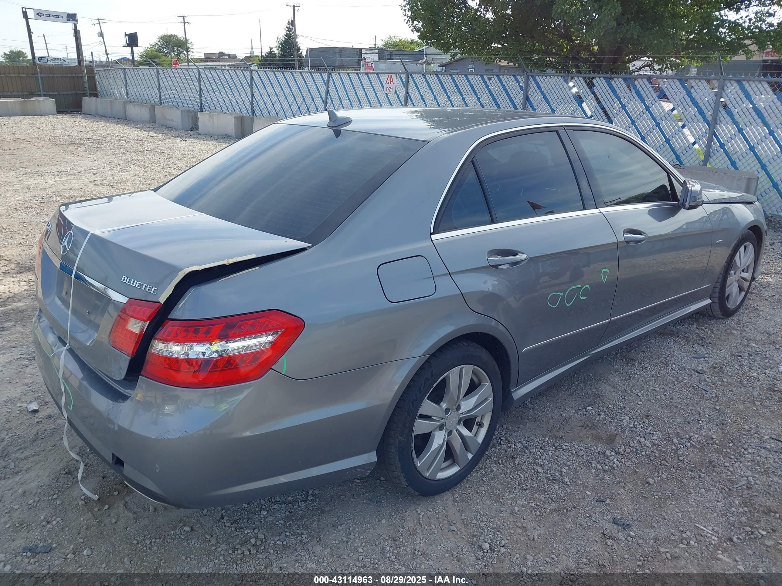 MERCEDES-BENZ E image 4