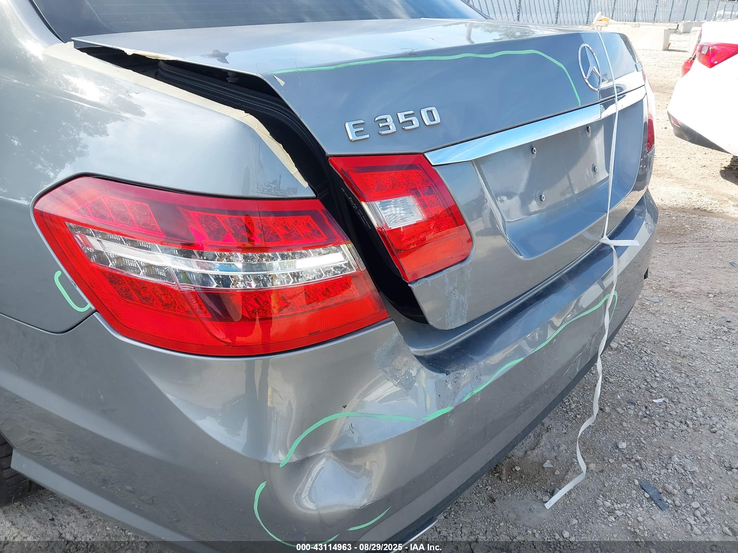 MERCEDES-BENZ E image 6