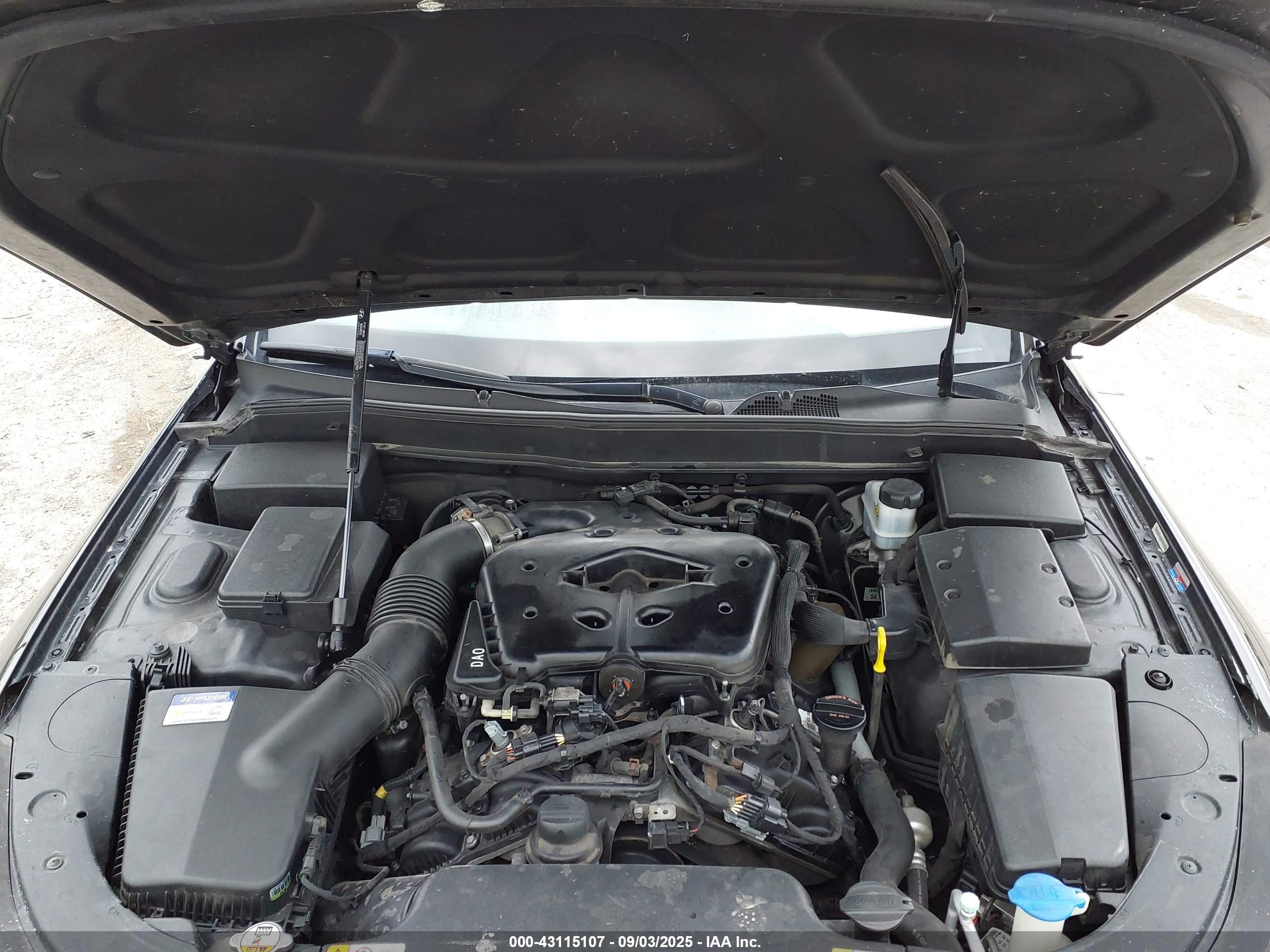 HYUNDAI GENESIS image 10