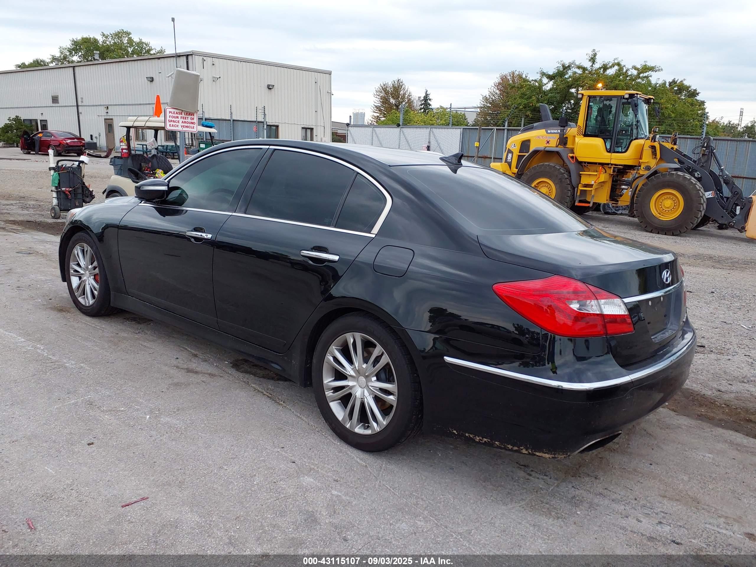 HYUNDAI GENESIS image 3