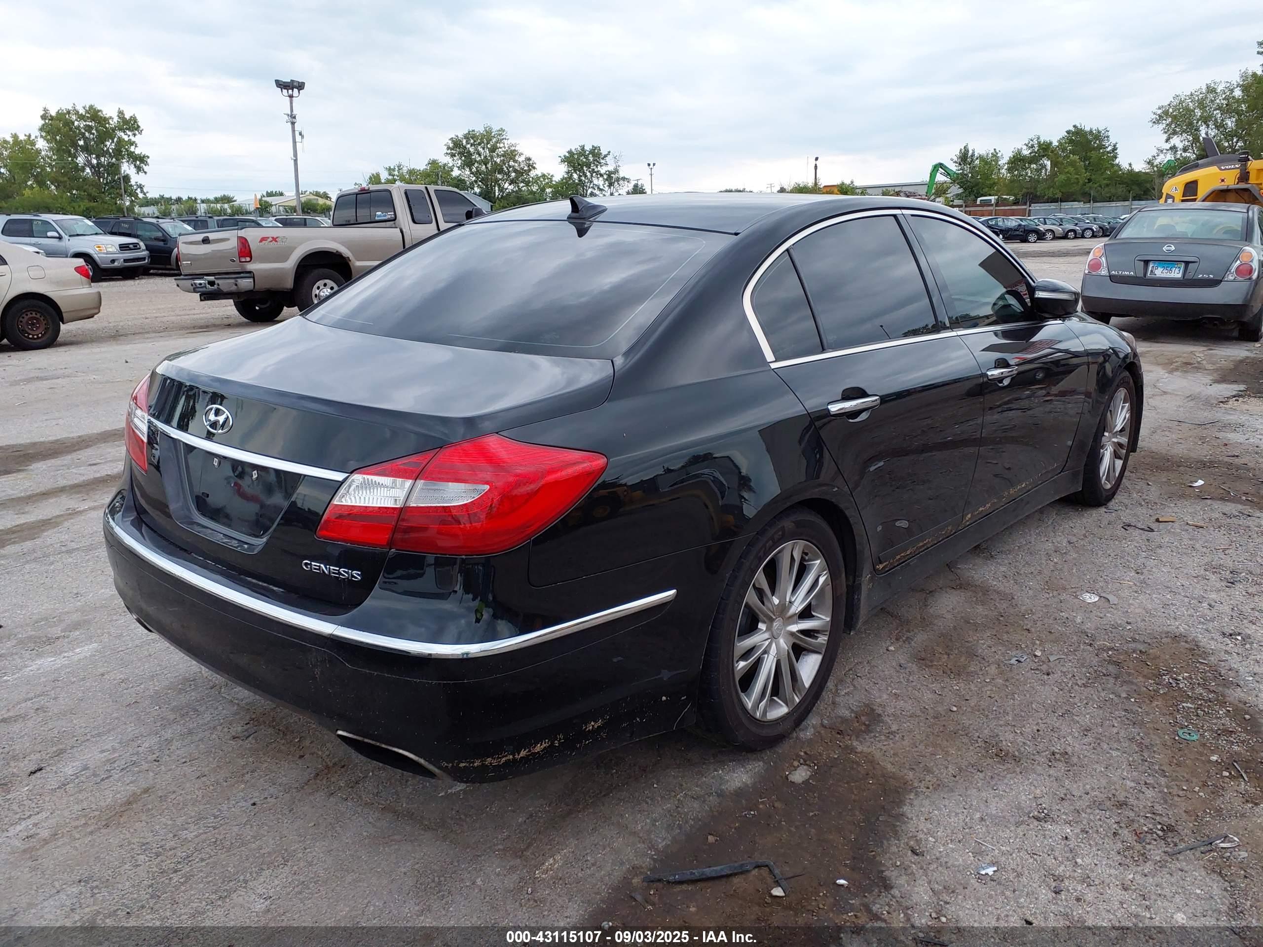 HYUNDAI GENESIS image 4