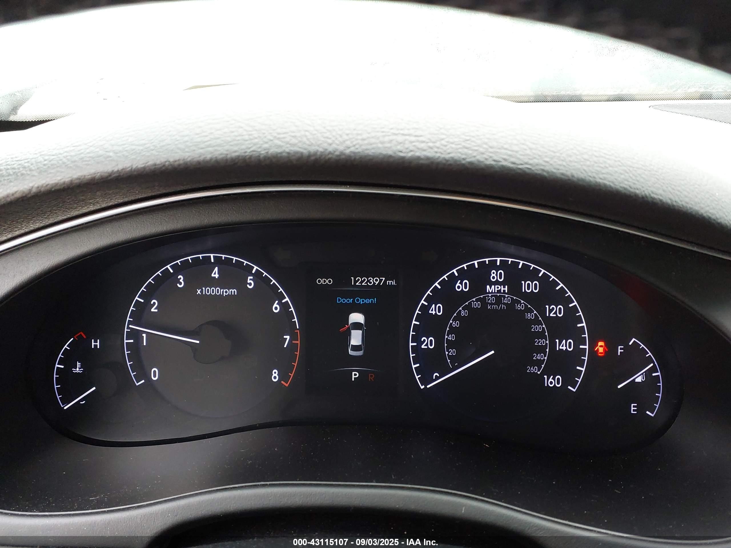 HYUNDAI GENESIS image 7