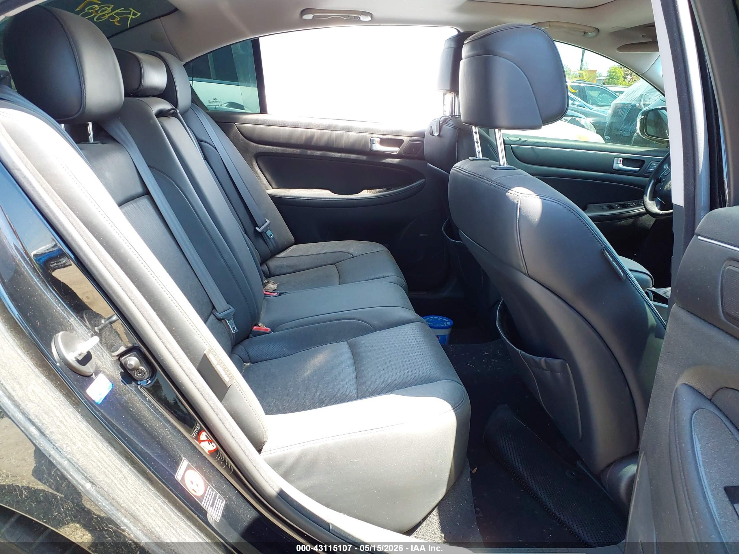 HYUNDAI GENESIS image 8