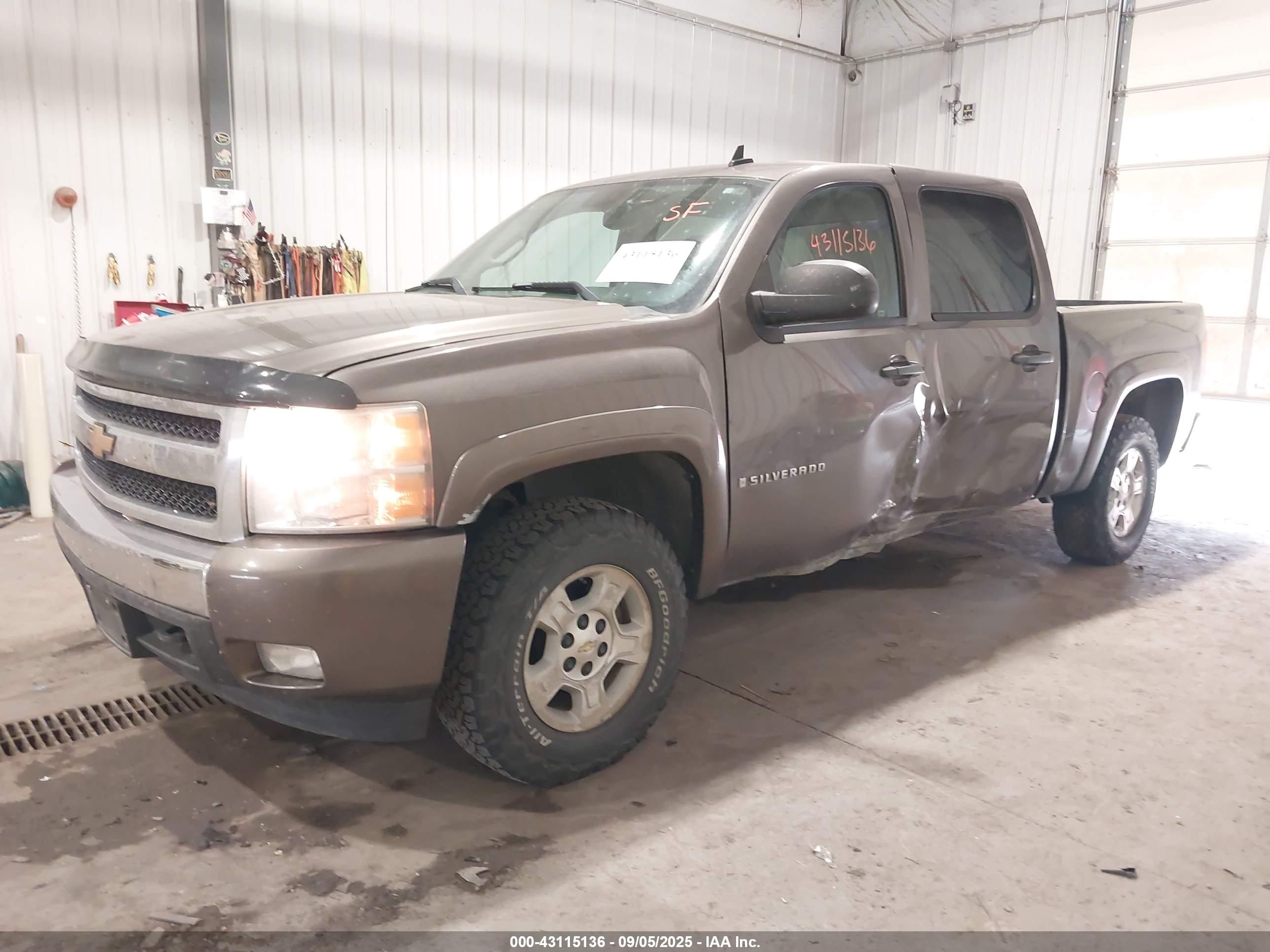 CHEVROLET SILVERADO image 2