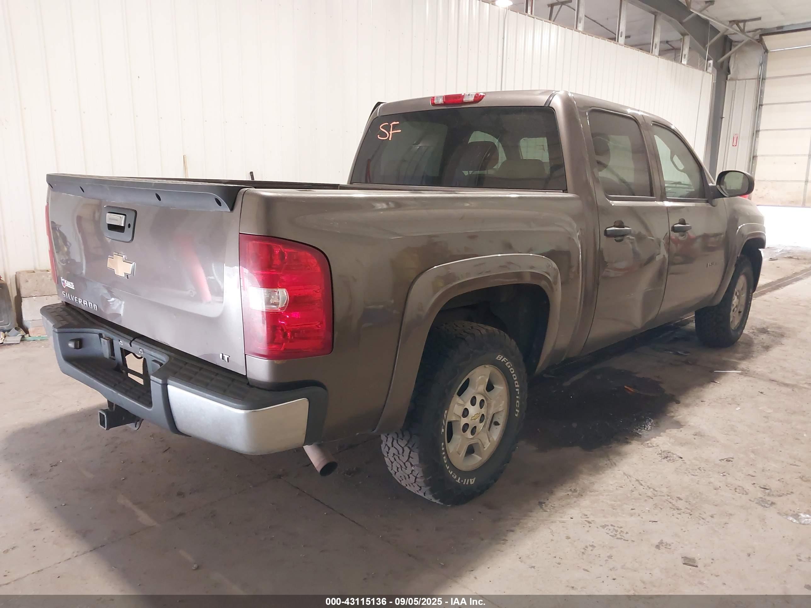 CHEVROLET SILVERADO image 4