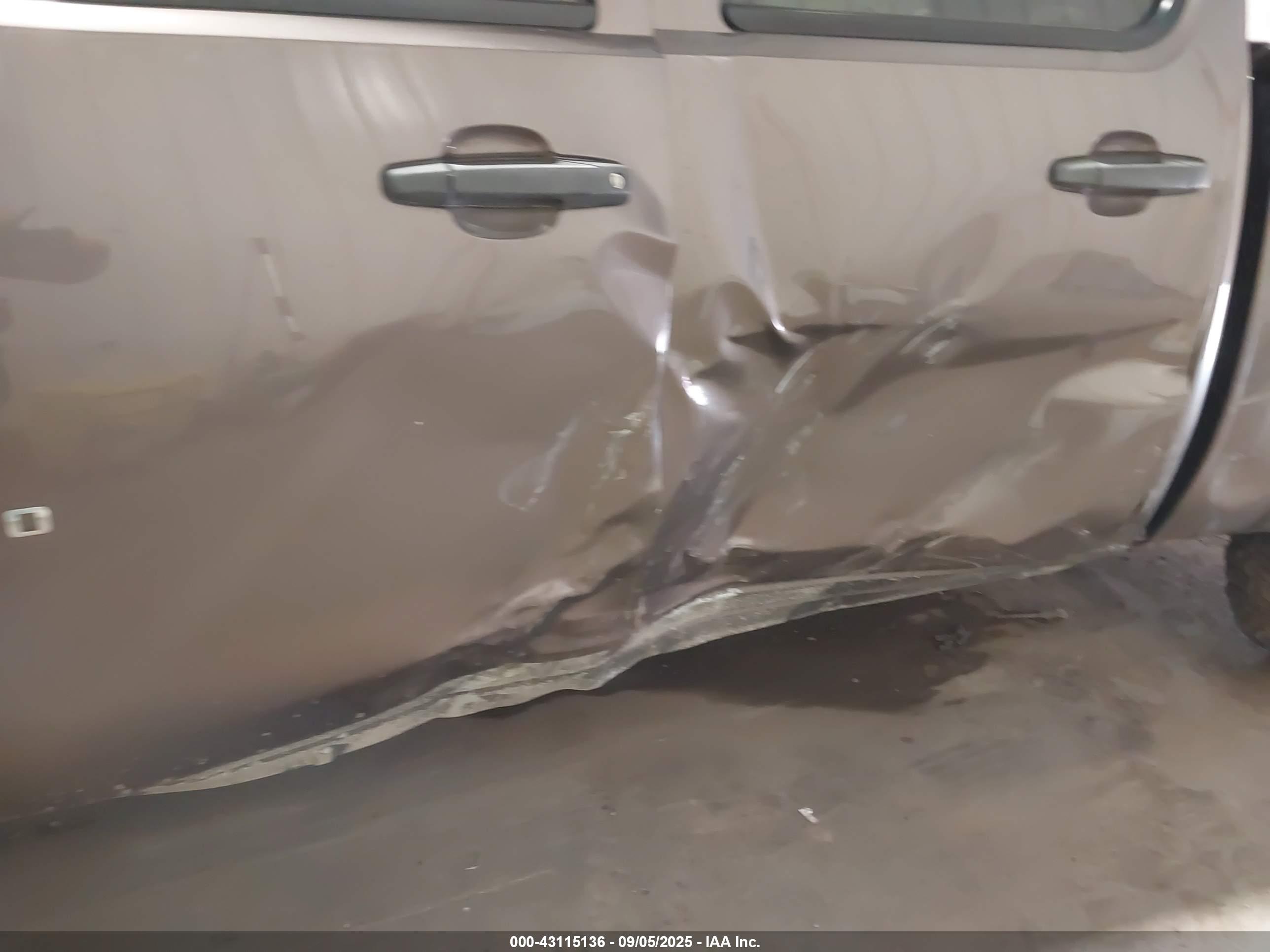 CHEVROLET SILVERADO image 6