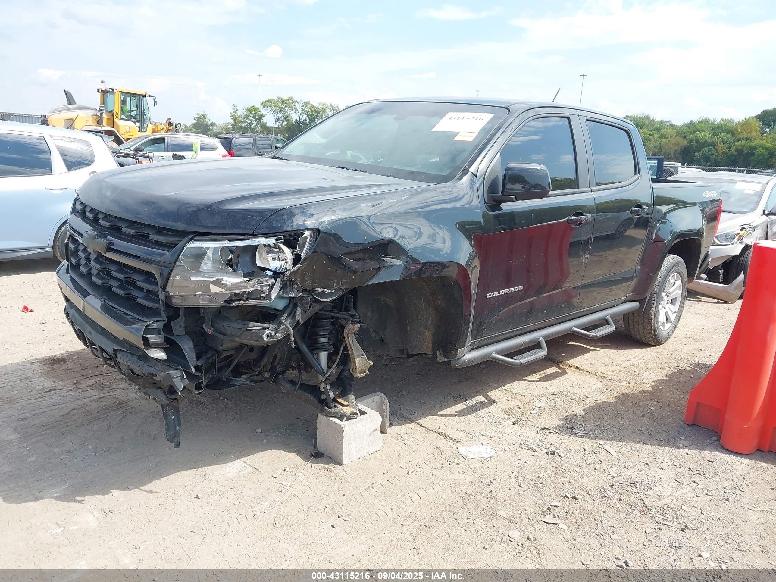 CHEVROLET COLORADO image 2