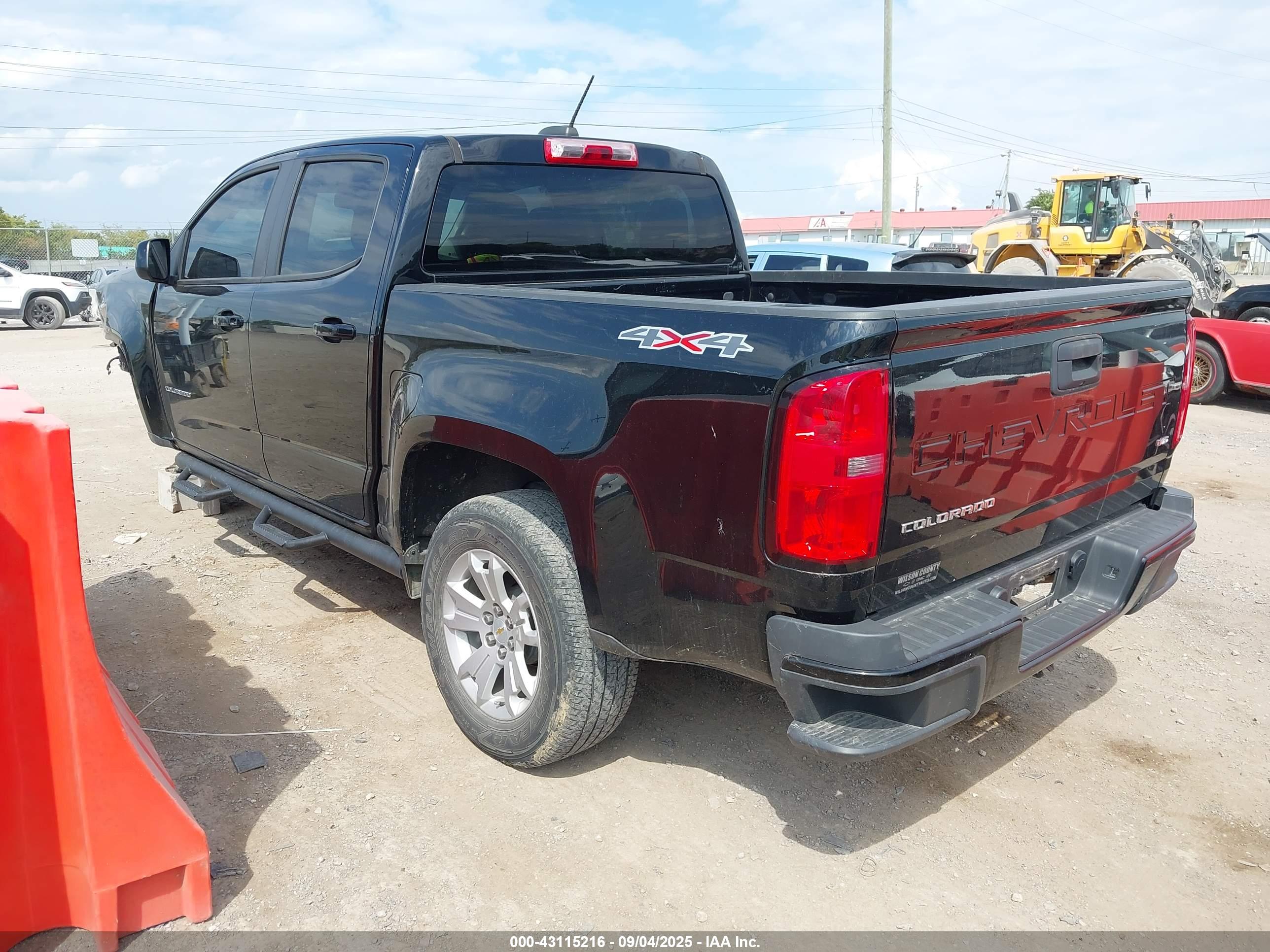 CHEVROLET COLORADO image 3