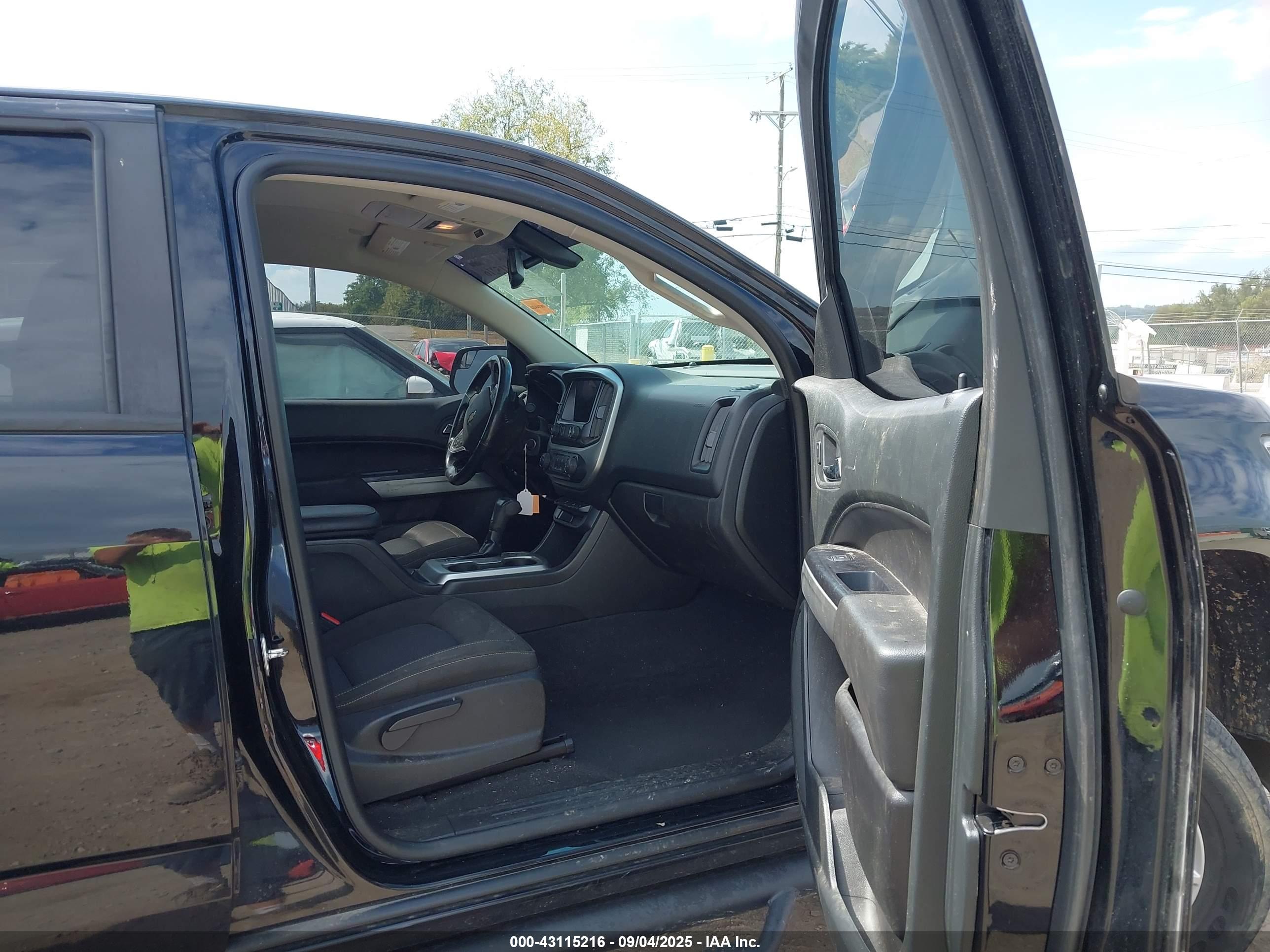 CHEVROLET COLORADO image 5