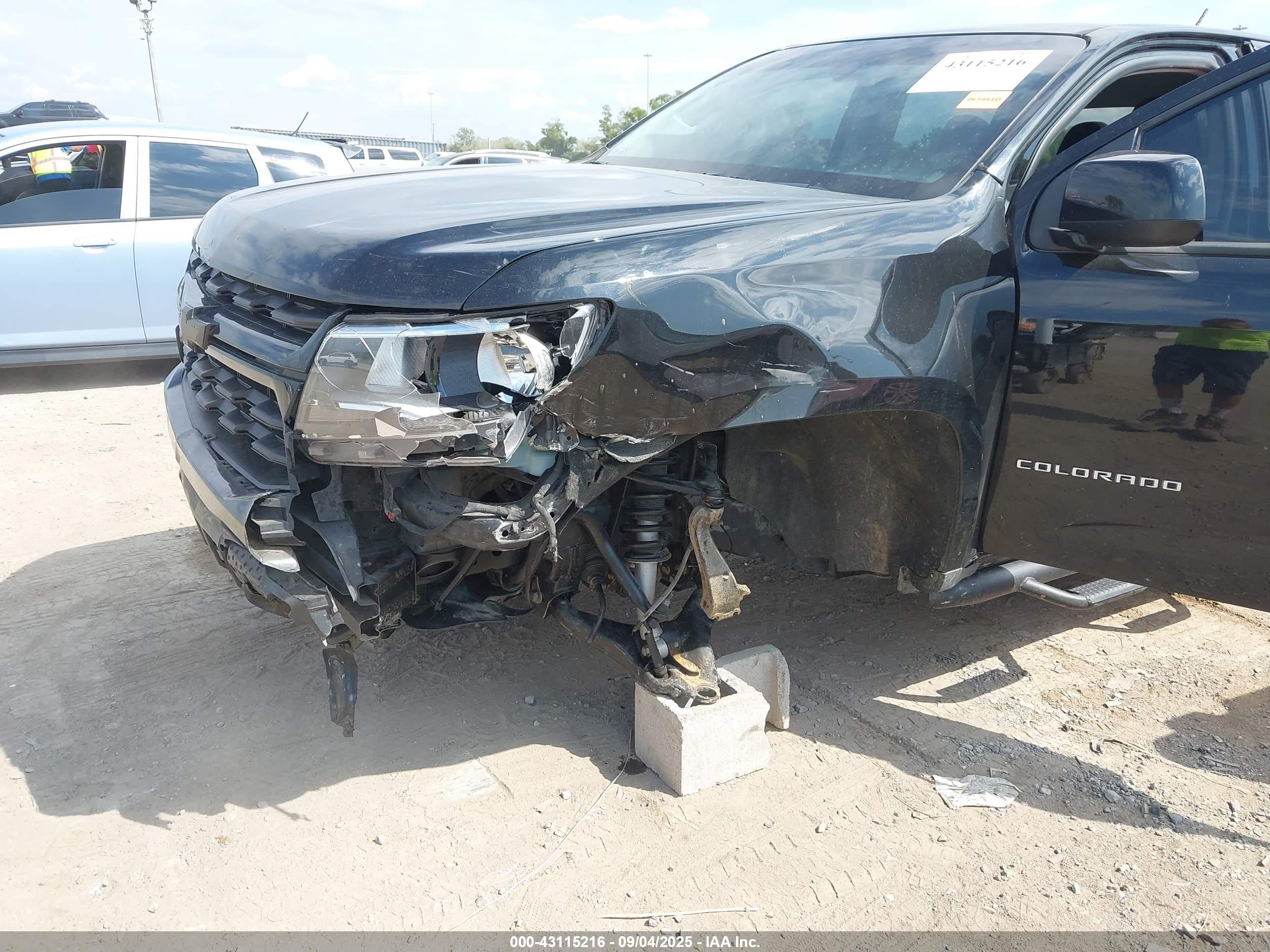 CHEVROLET COLORADO image 6