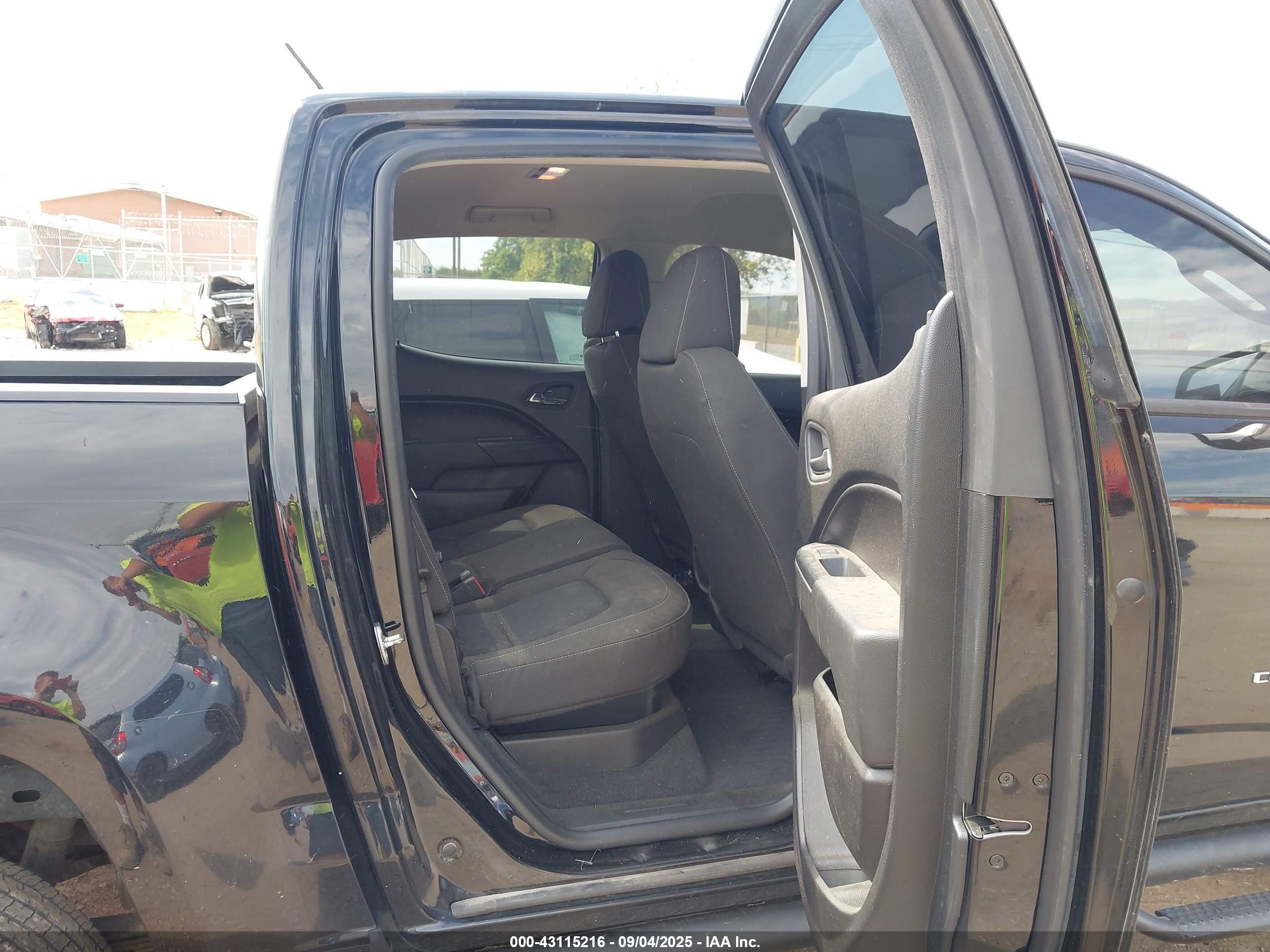 CHEVROLET COLORADO image 8