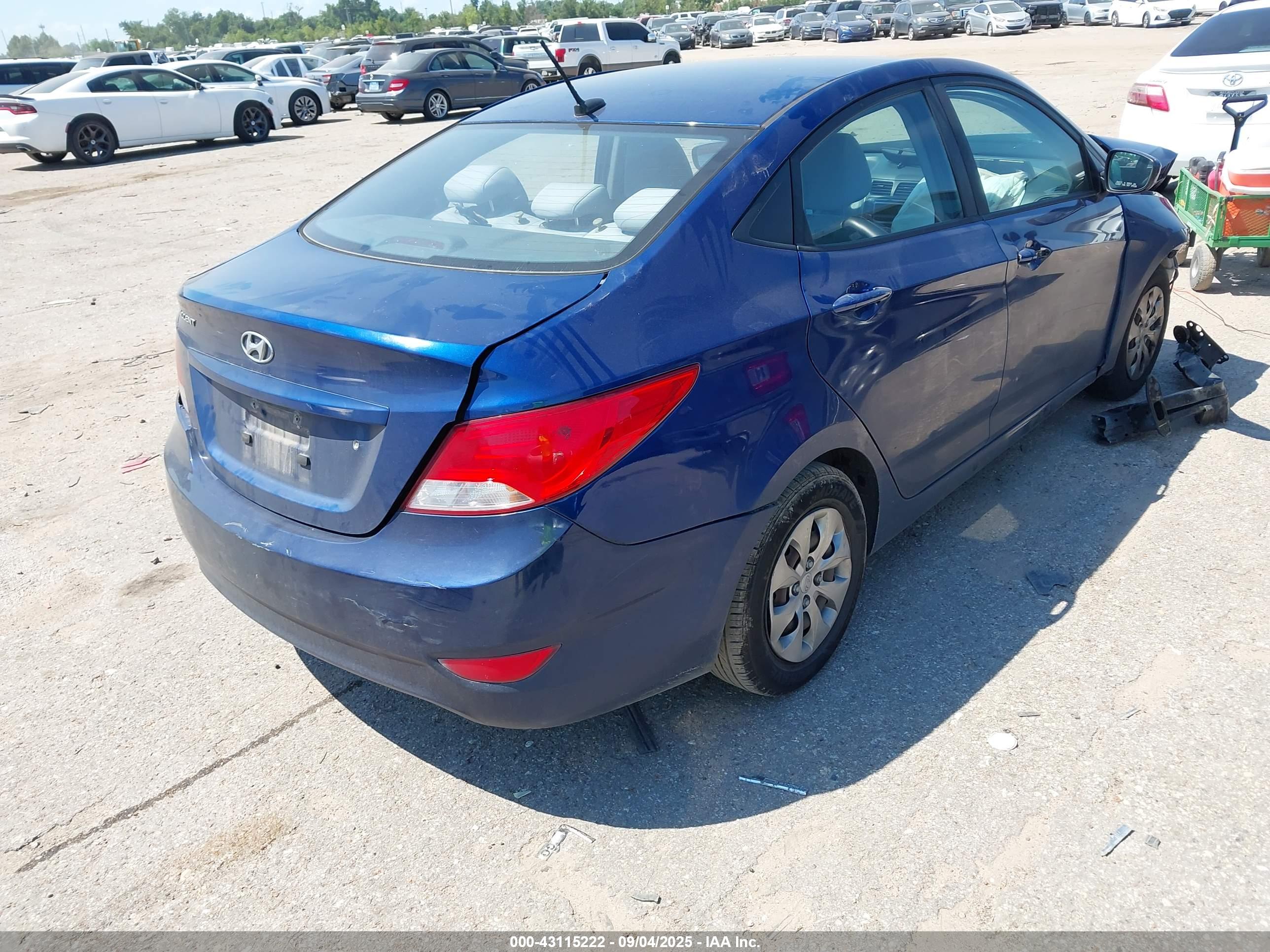 HYUNDAI ACCENT image 4