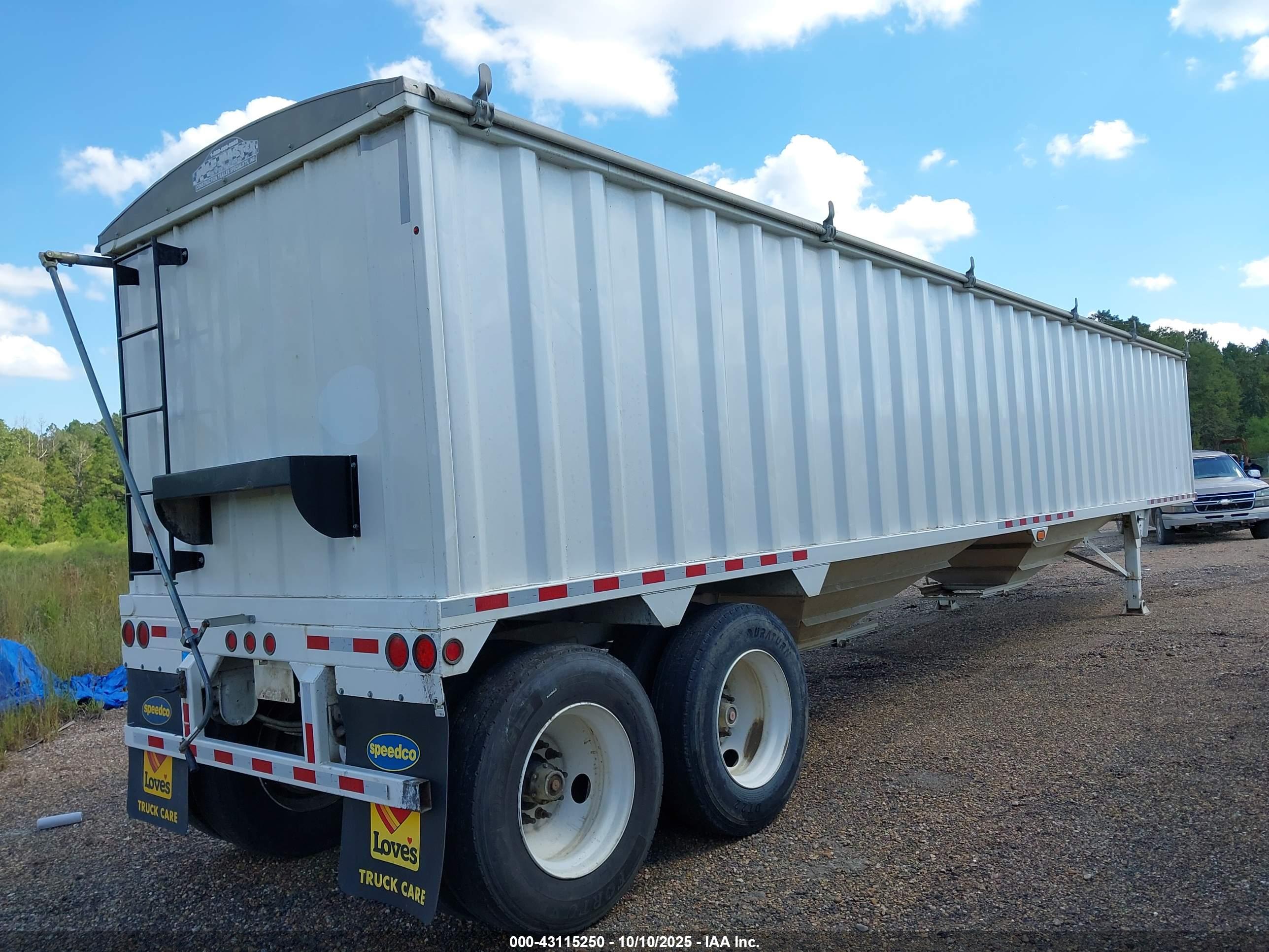 CONSTRUCTION TRAILER image 4