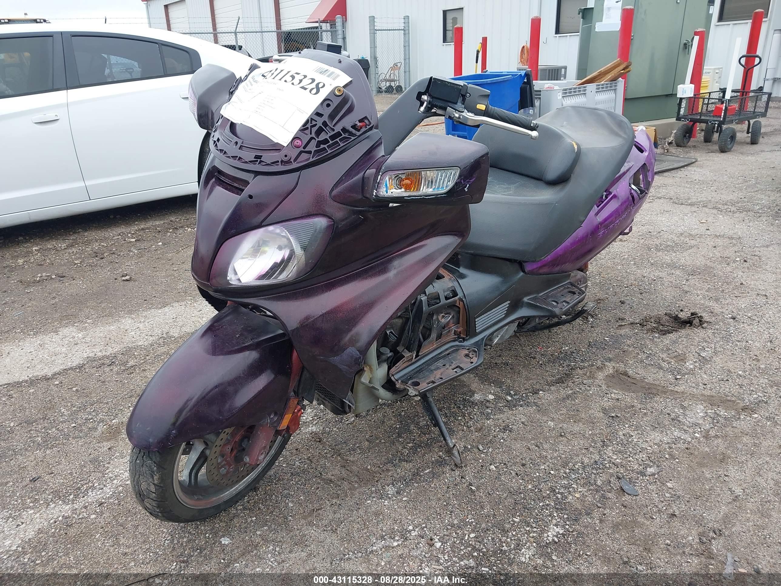 SUZUKI AN650 image 2
