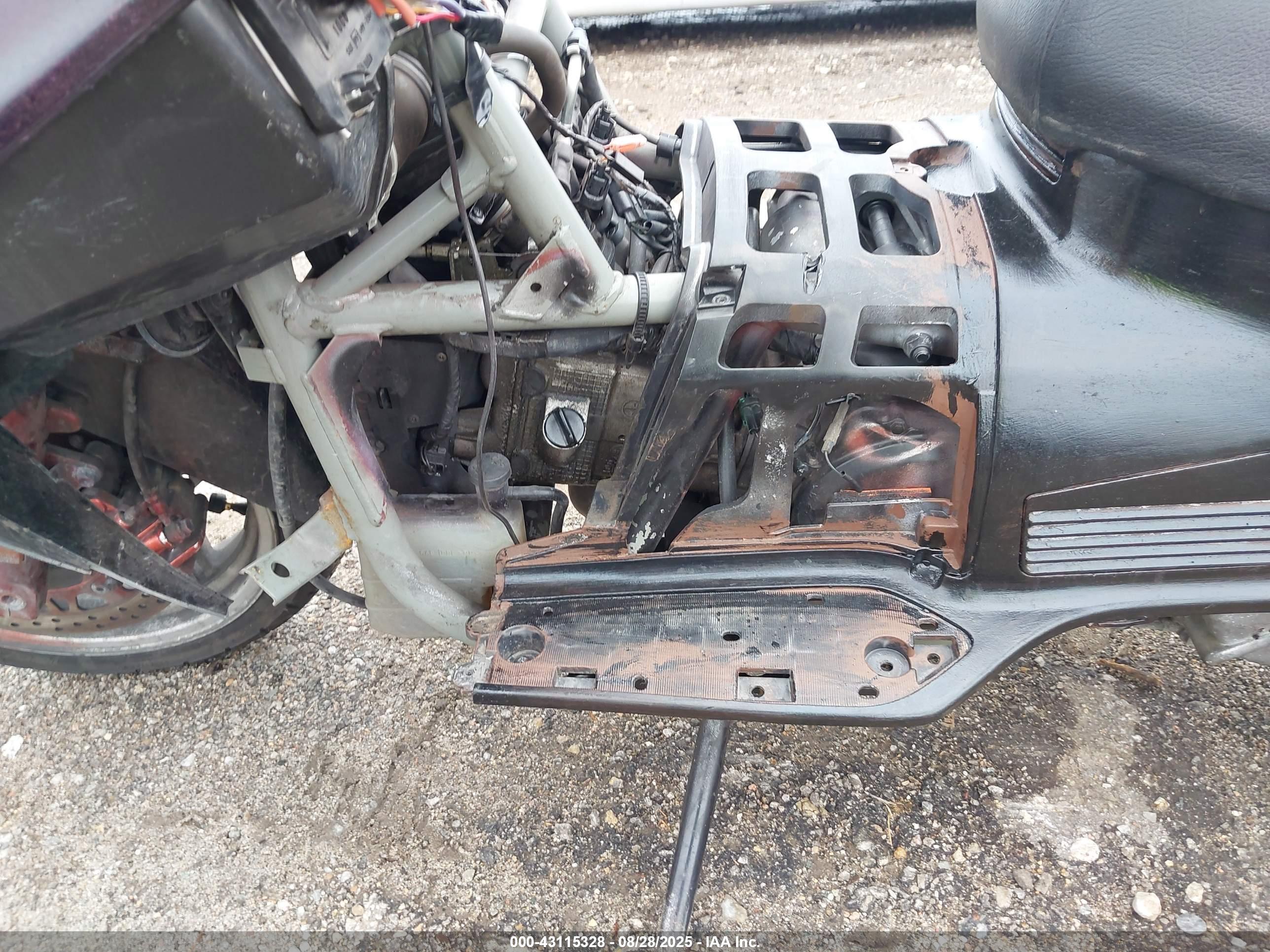 SUZUKI AN650 image 9