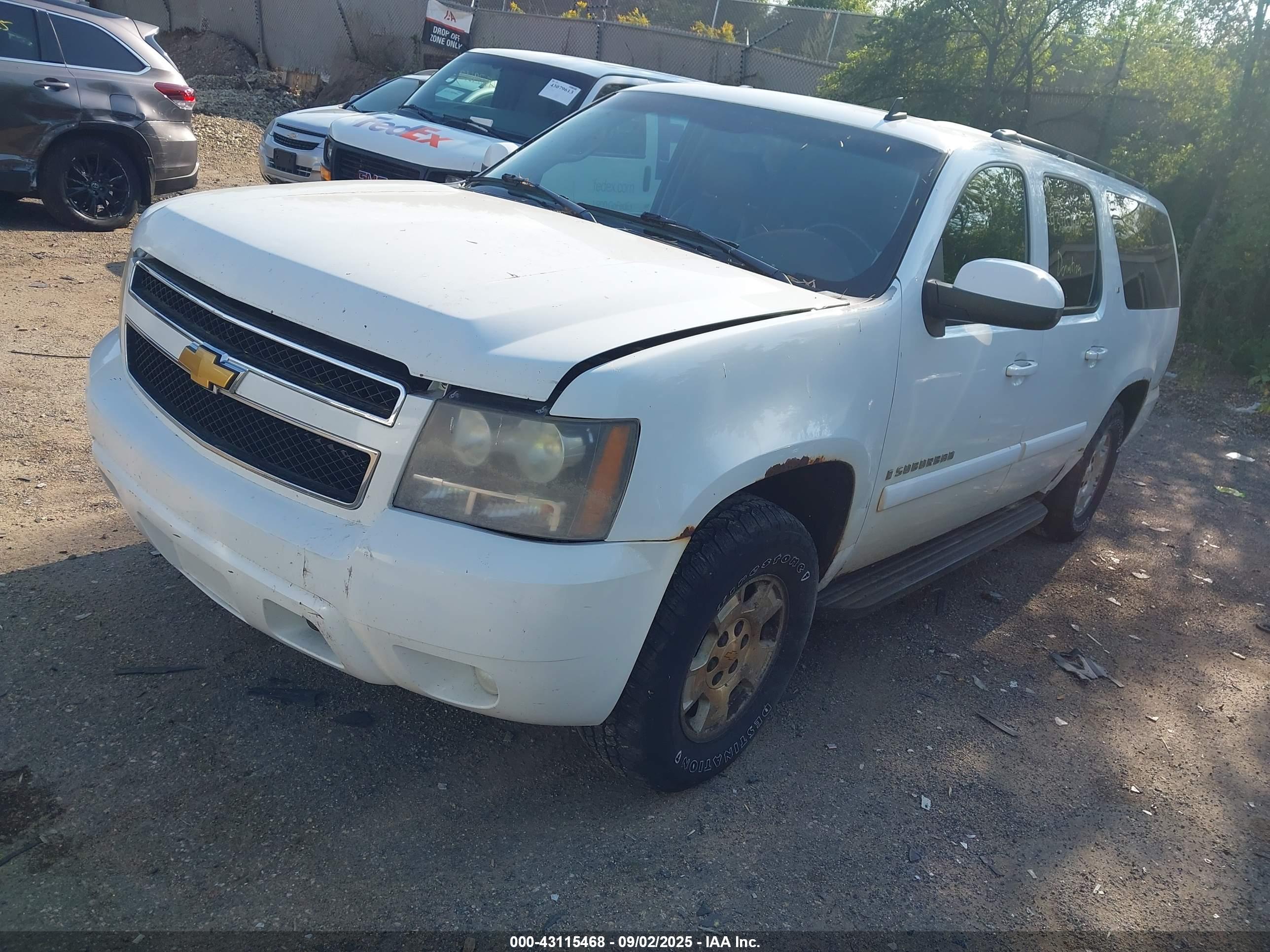 CHEVROLET SUBURBAN image 2