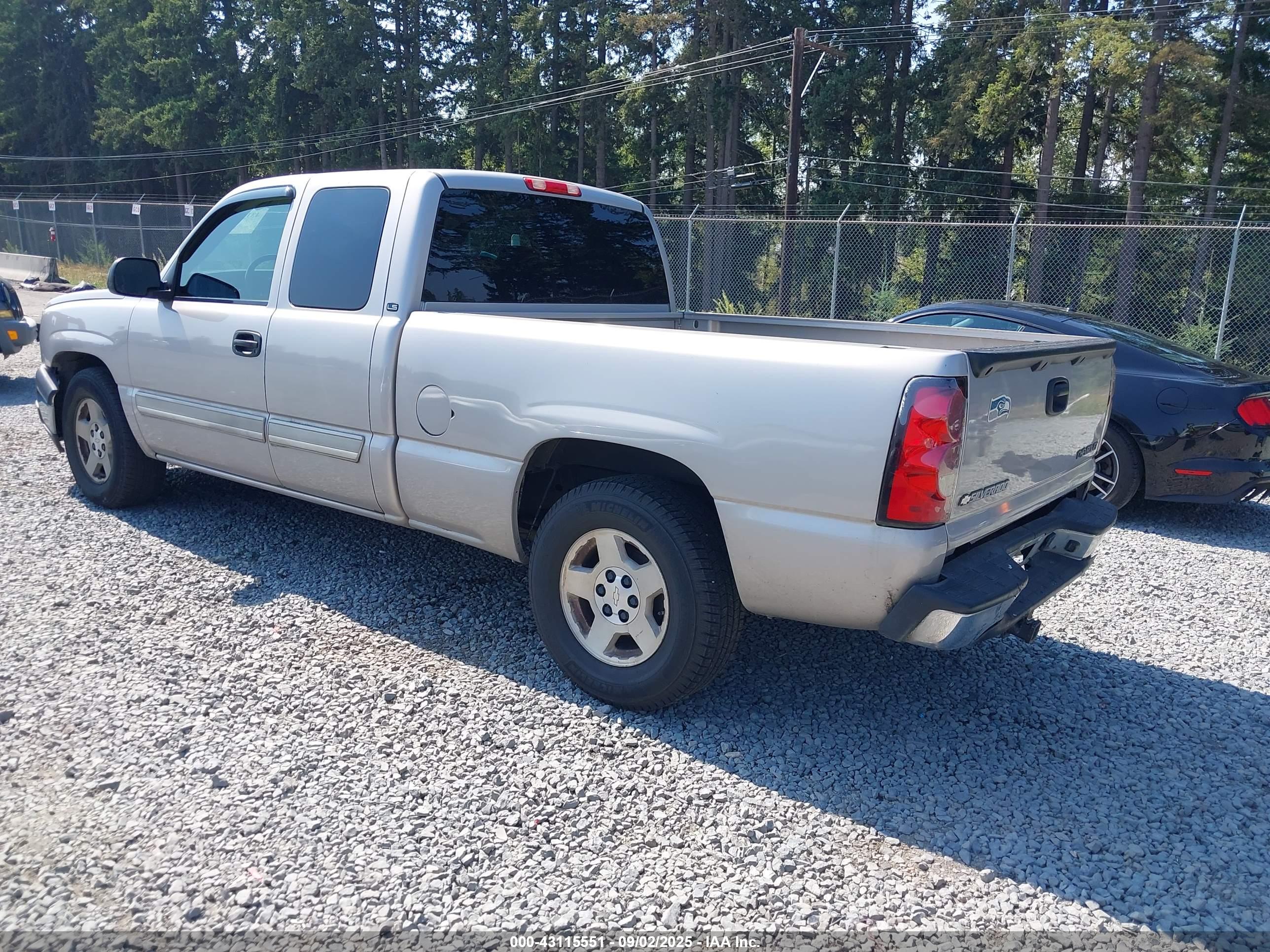 CHEVROLET SILVERADO image 3