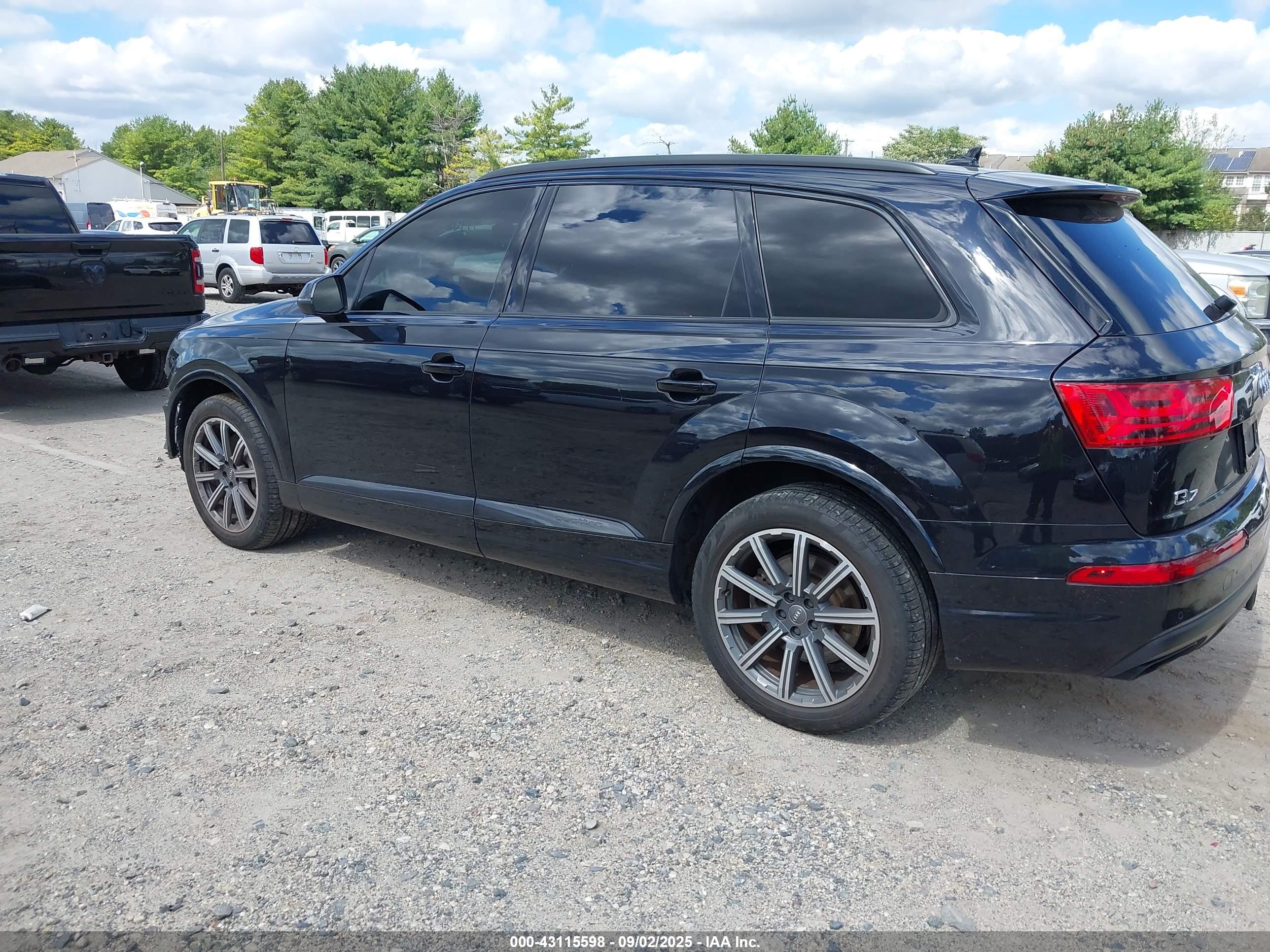 AUDI Q7 image 3