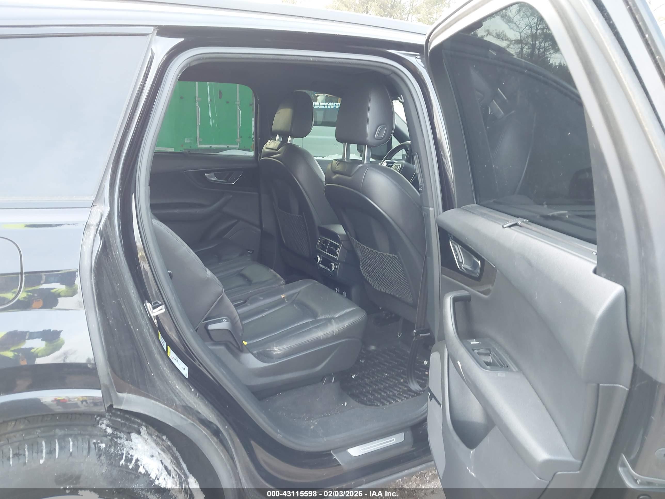 AUDI Q7 image 8