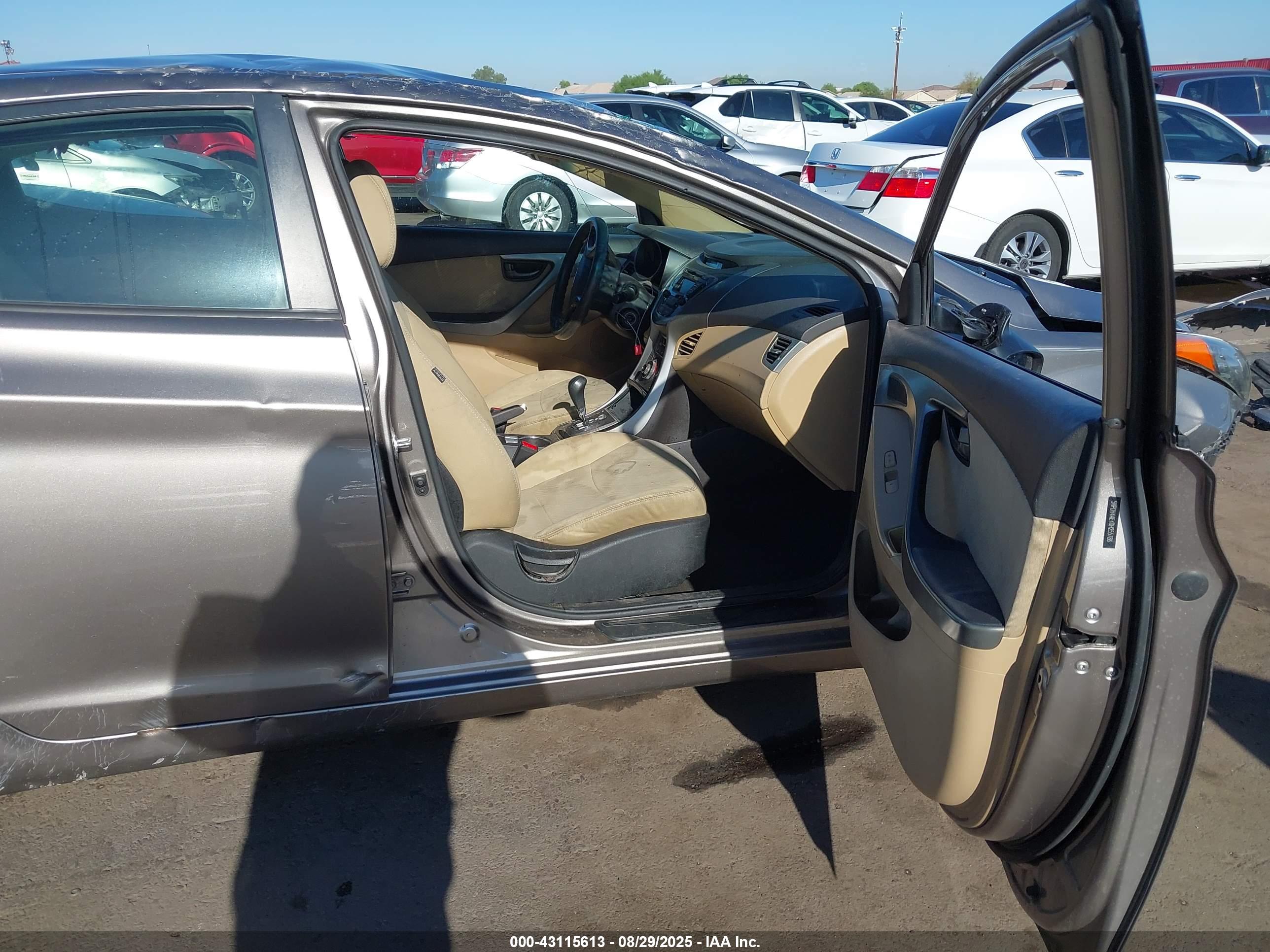HYUNDAI ELANTRA image 5