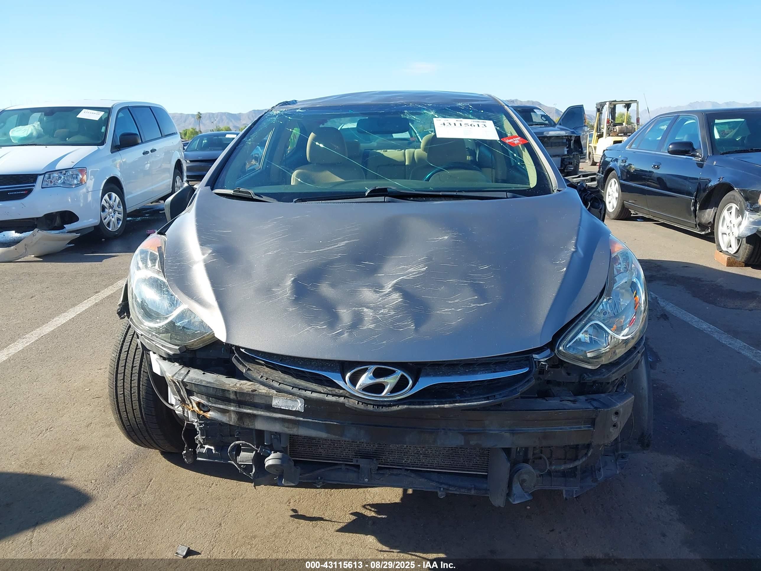 HYUNDAI ELANTRA image 6