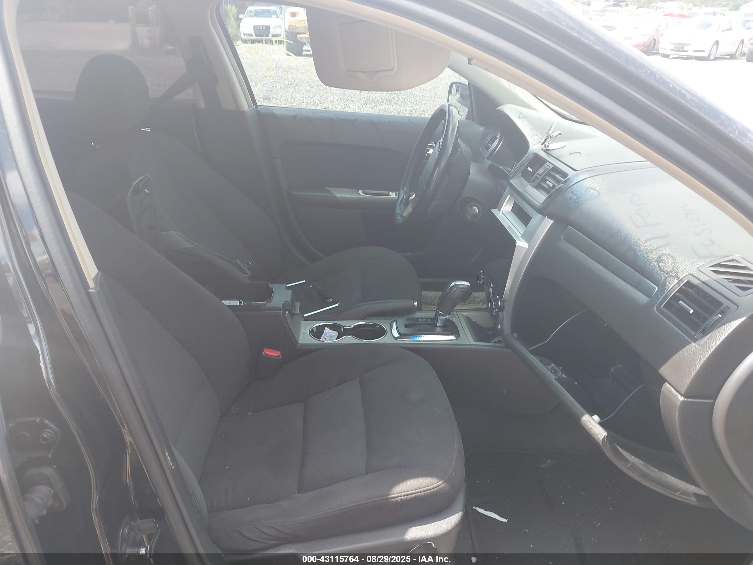 FORD FUSION image 5
