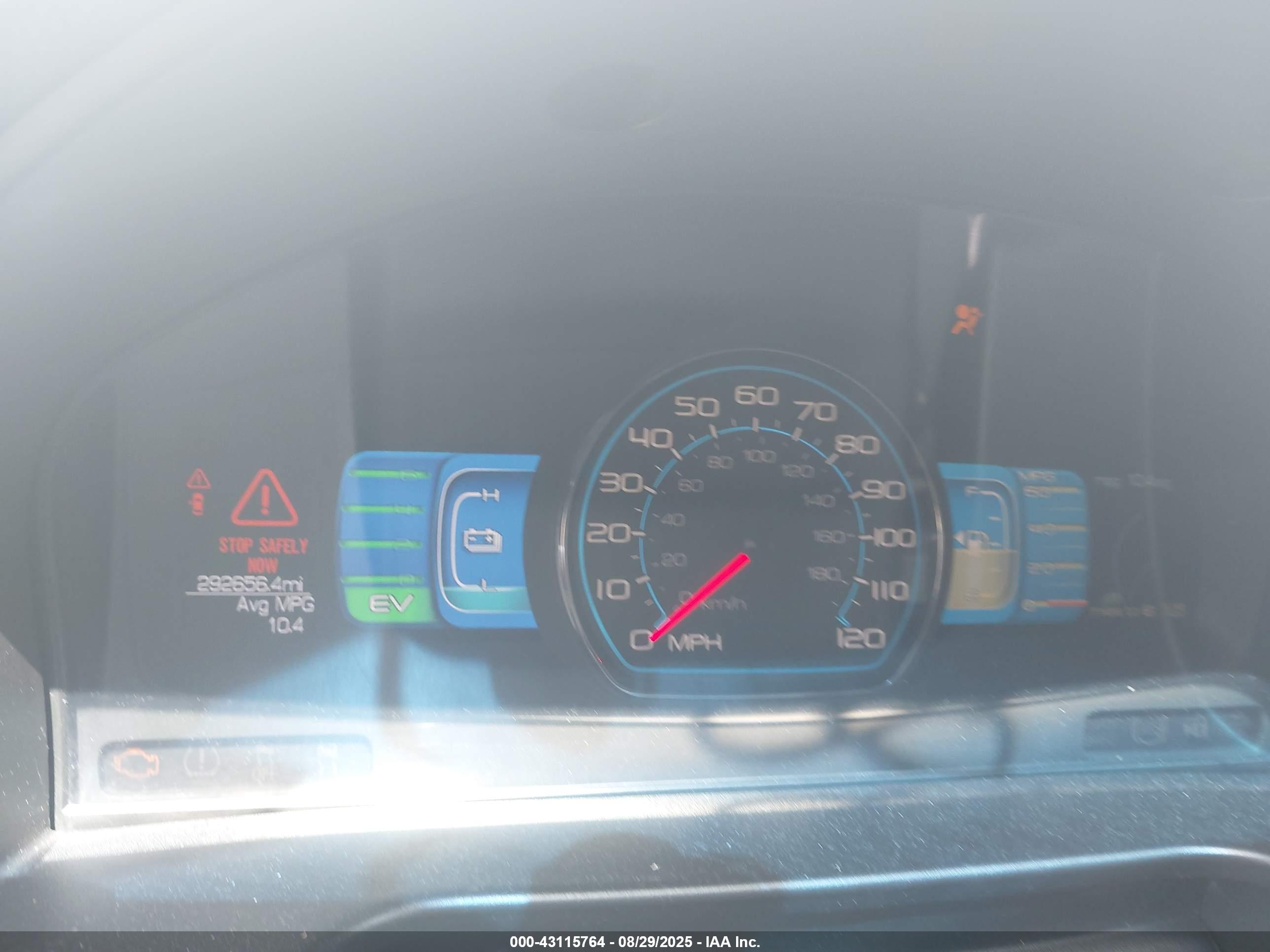 FORD FUSION image 7