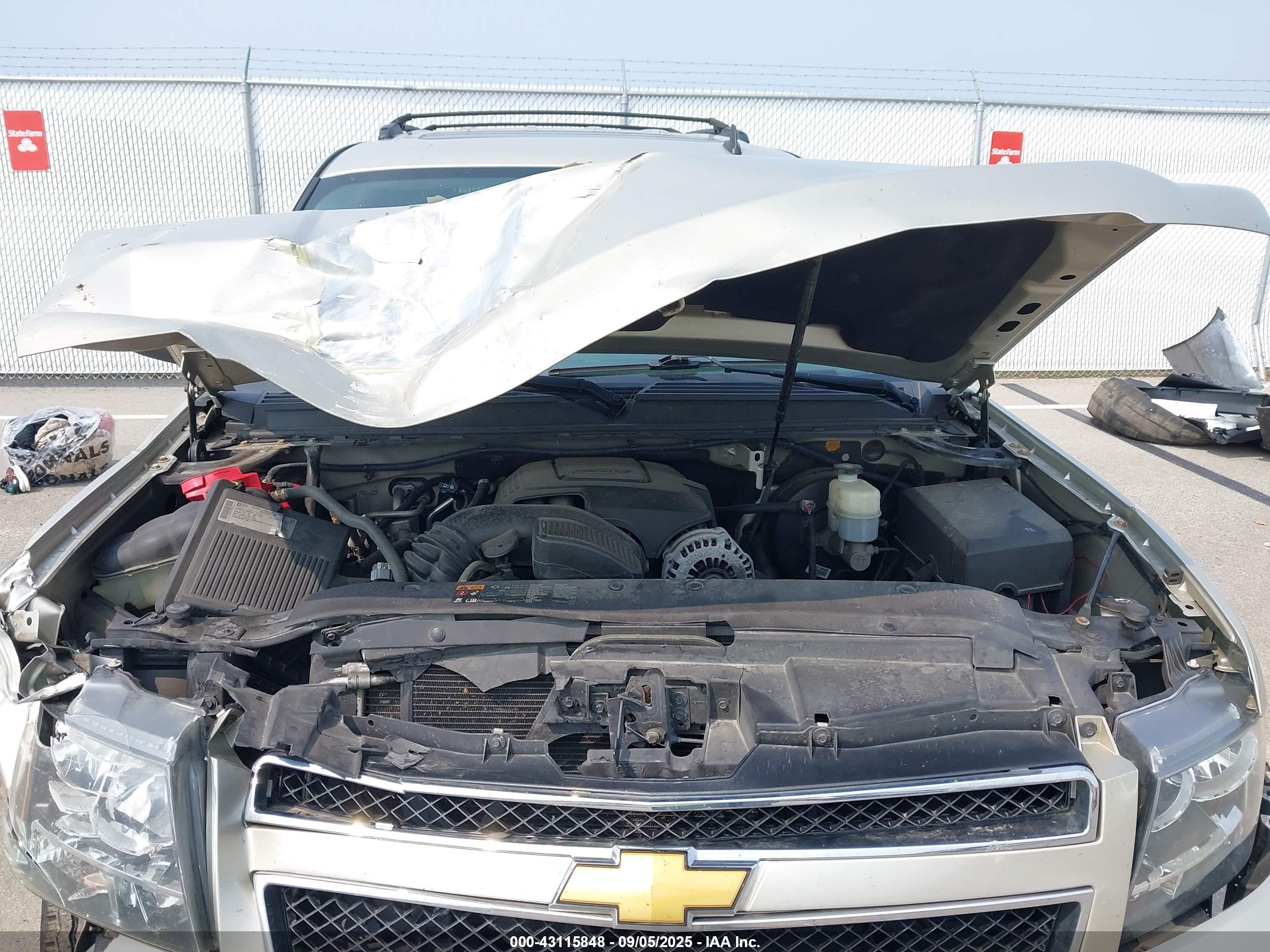 CHEVROLET TAHOE image 10