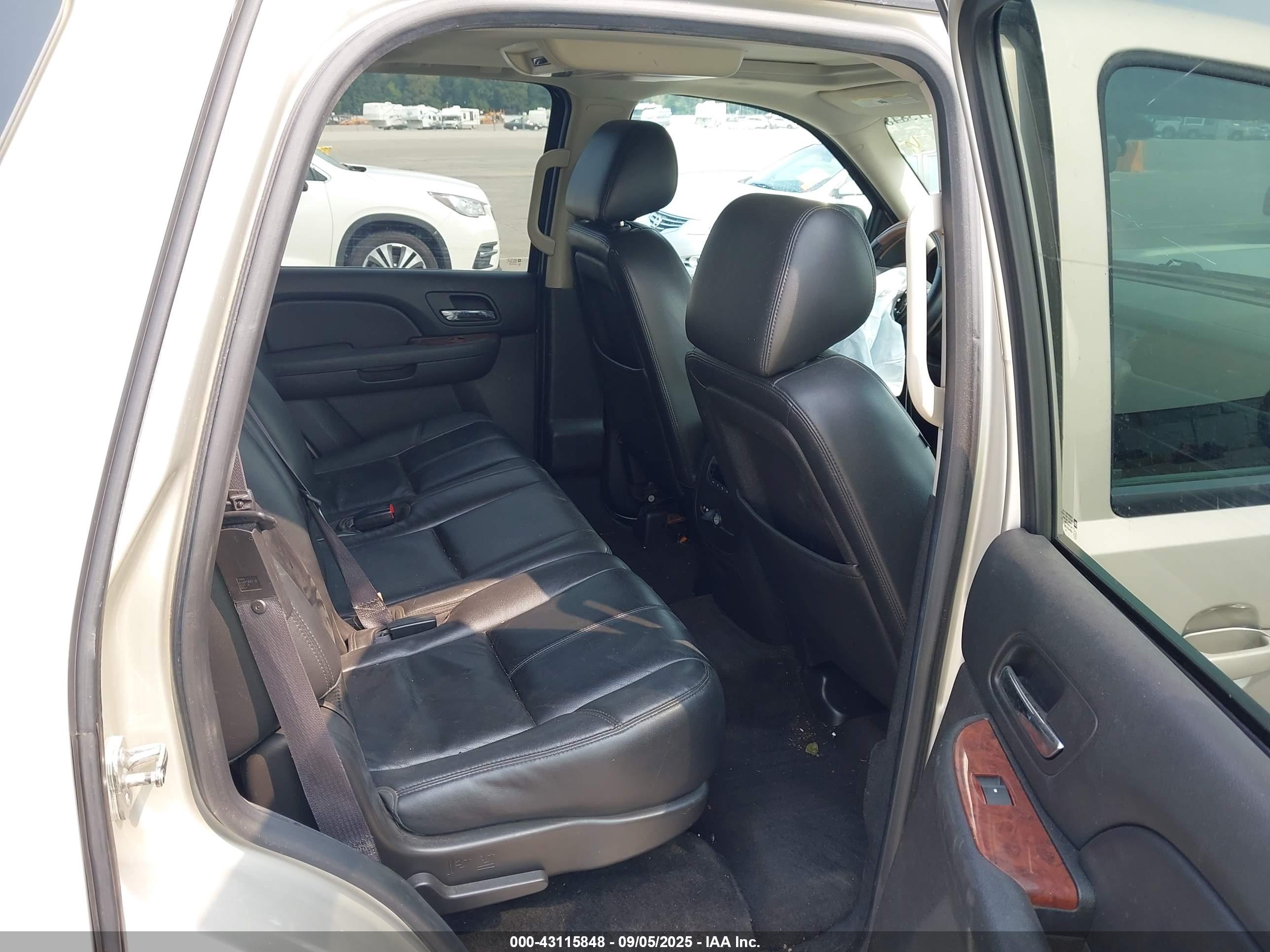 CHEVROLET TAHOE image 8
