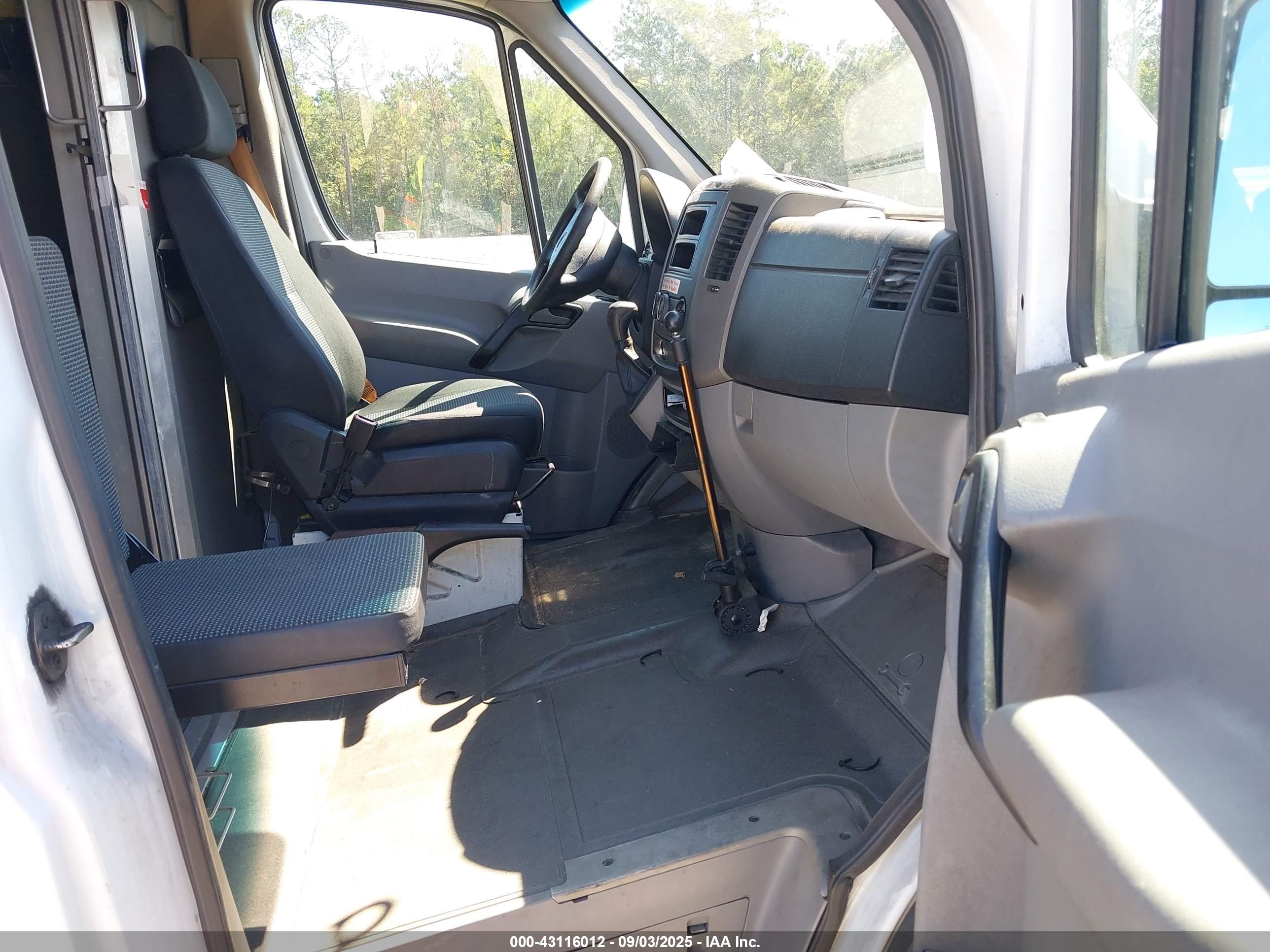 MERCEDES-BENZ SPRINTER image 5