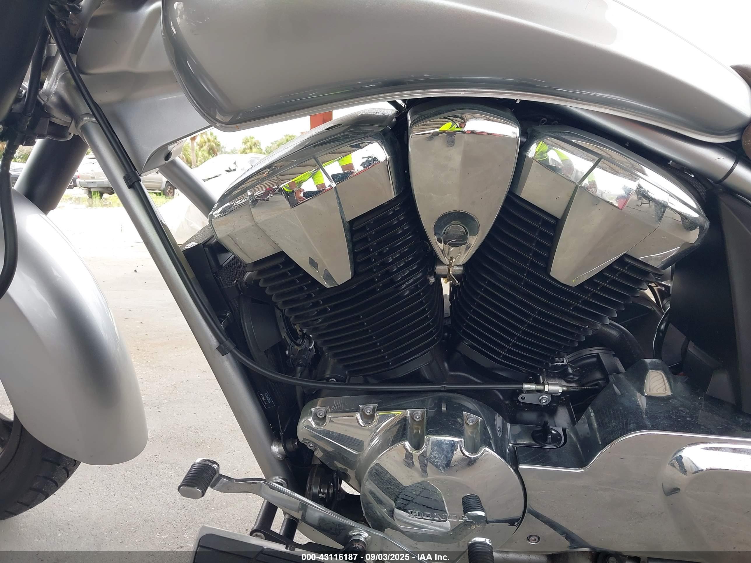 HONDA VT1300 image 9