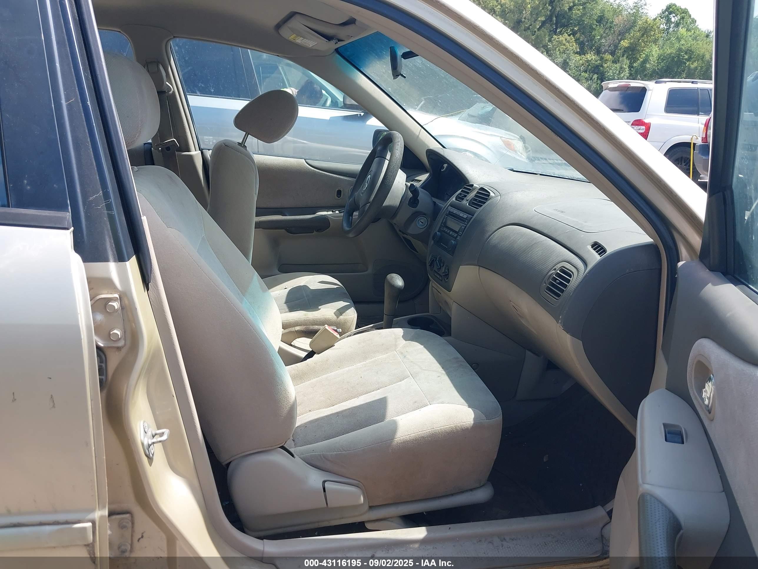 MAZDA PROTEGE image 5