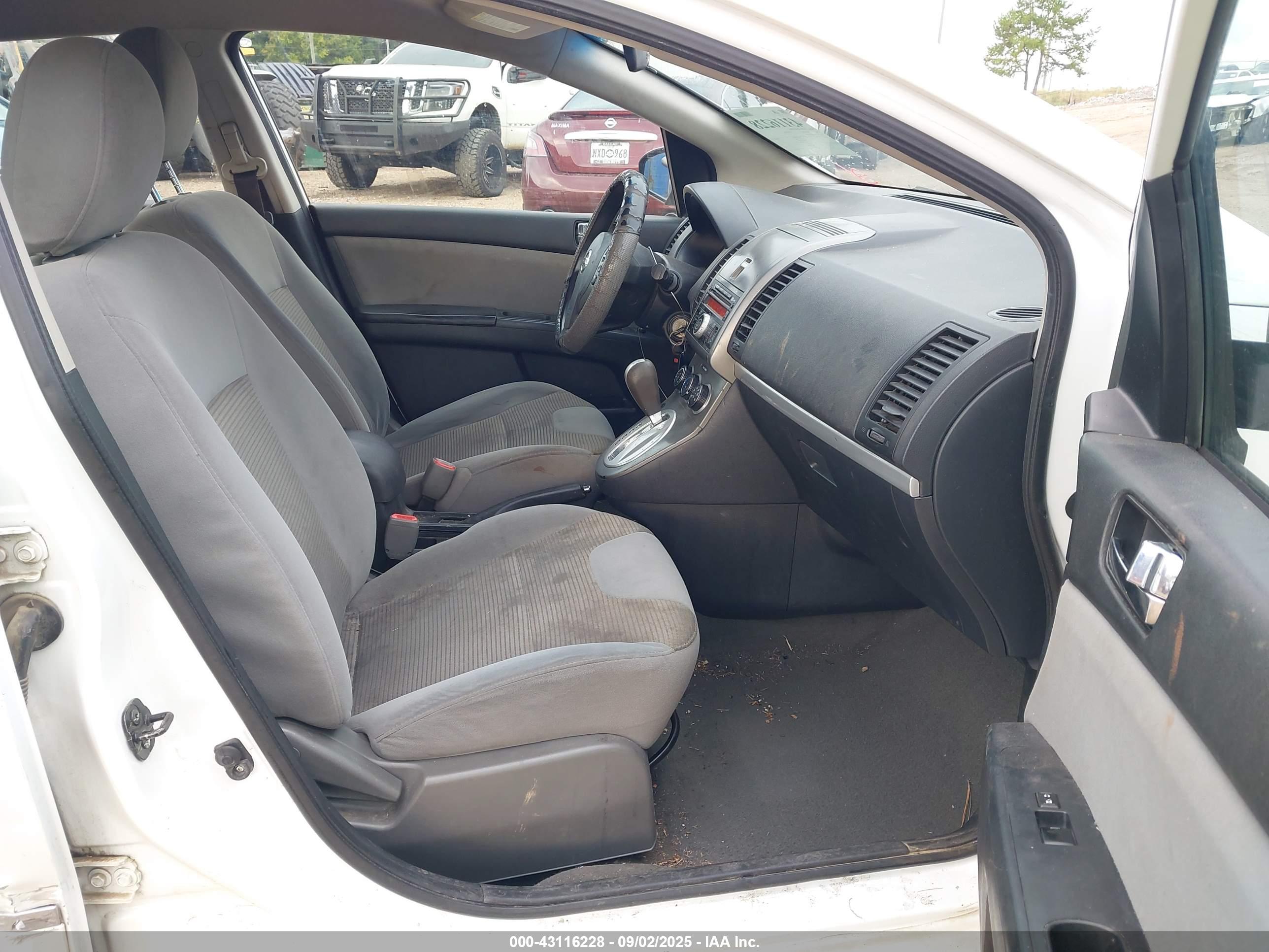 NISSAN SENTRA image 5