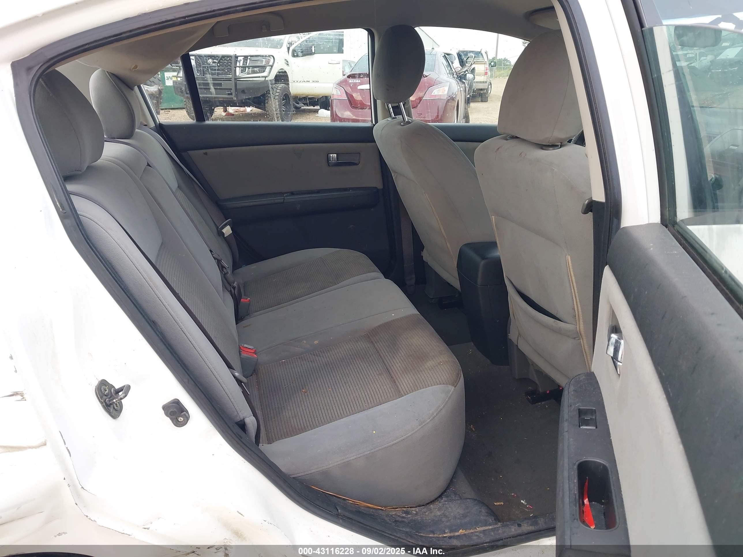 NISSAN SENTRA image 8