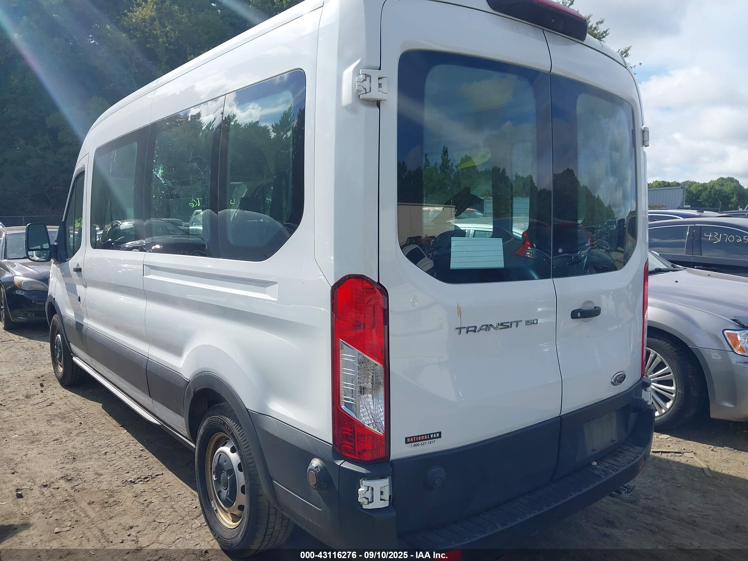 FORD TRANSIT-150 image 3