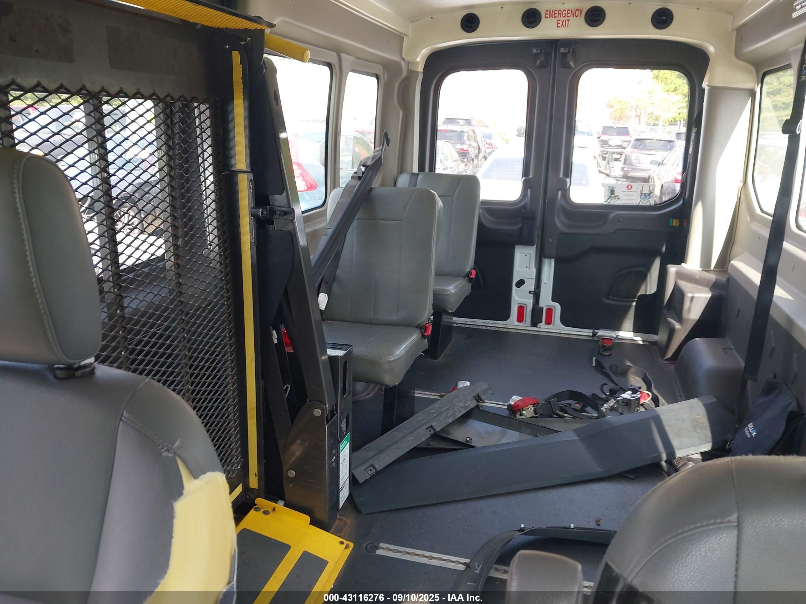 FORD TRANSIT-150 image 8