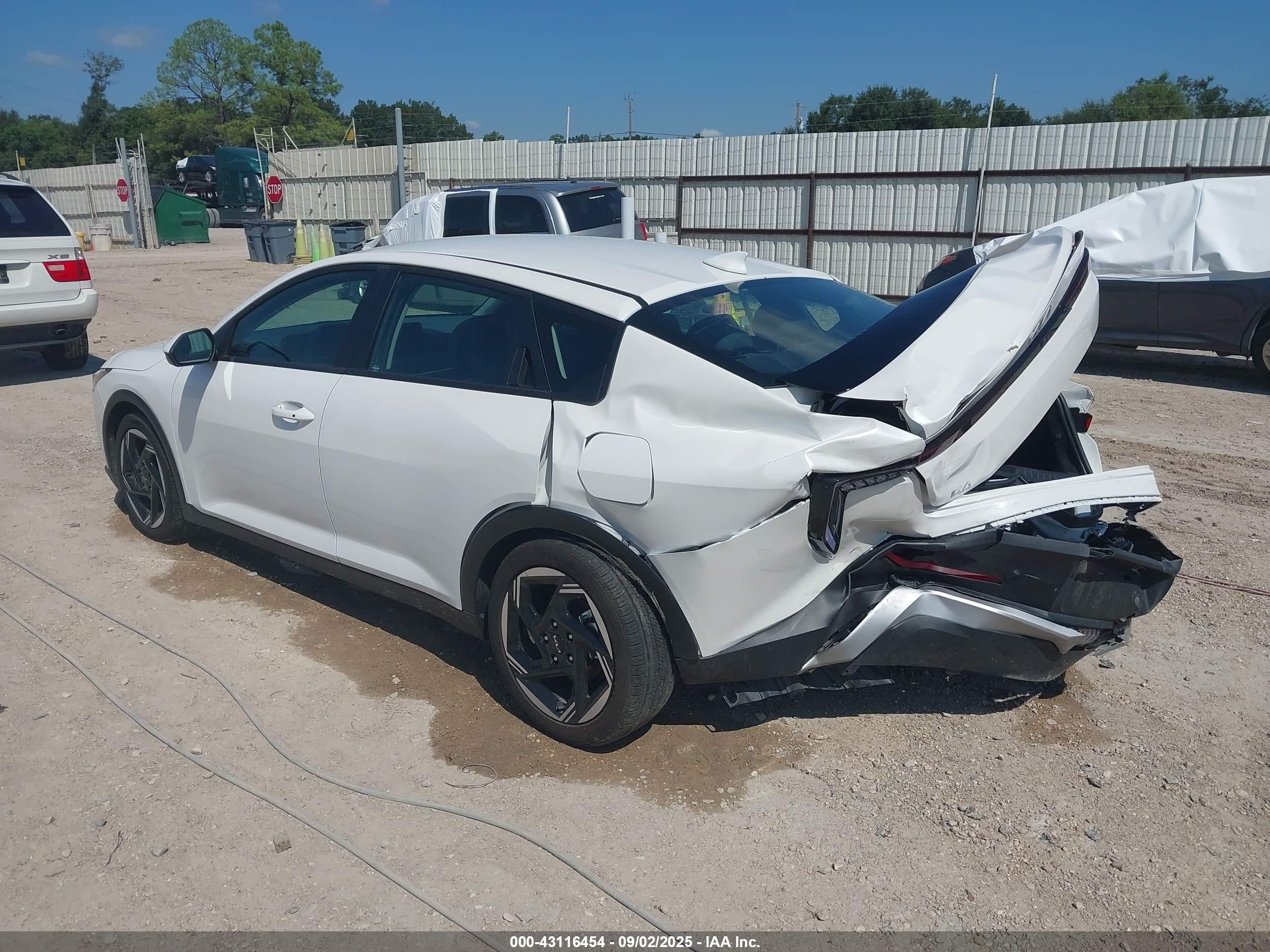 KIA K4 image 3
