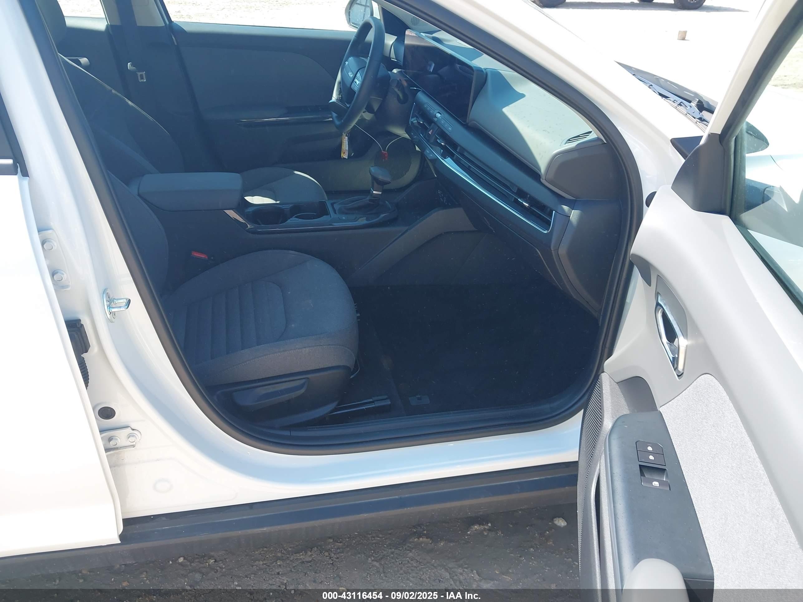 KIA K4 image 5