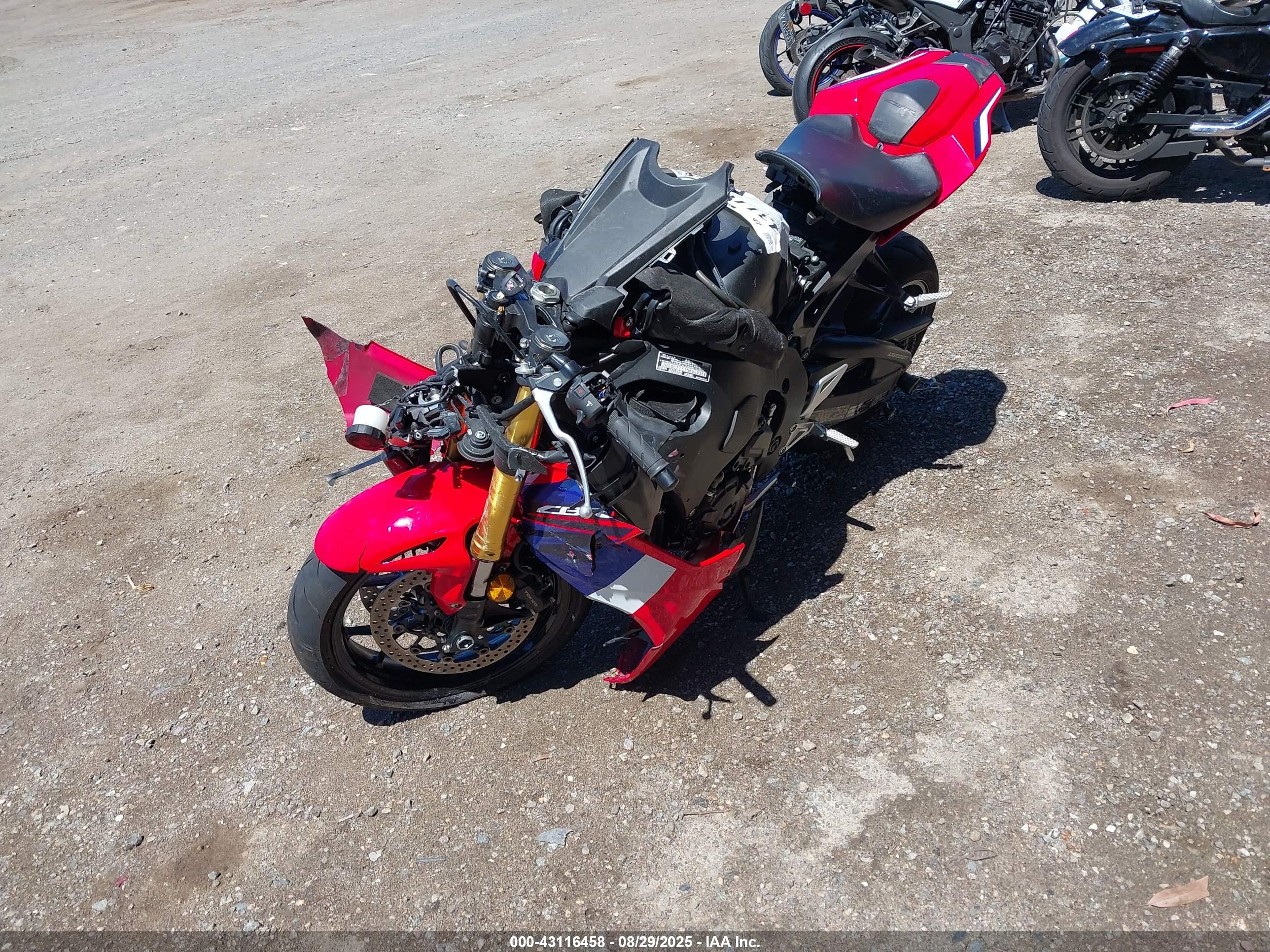 HONDA CBR1000 image 2