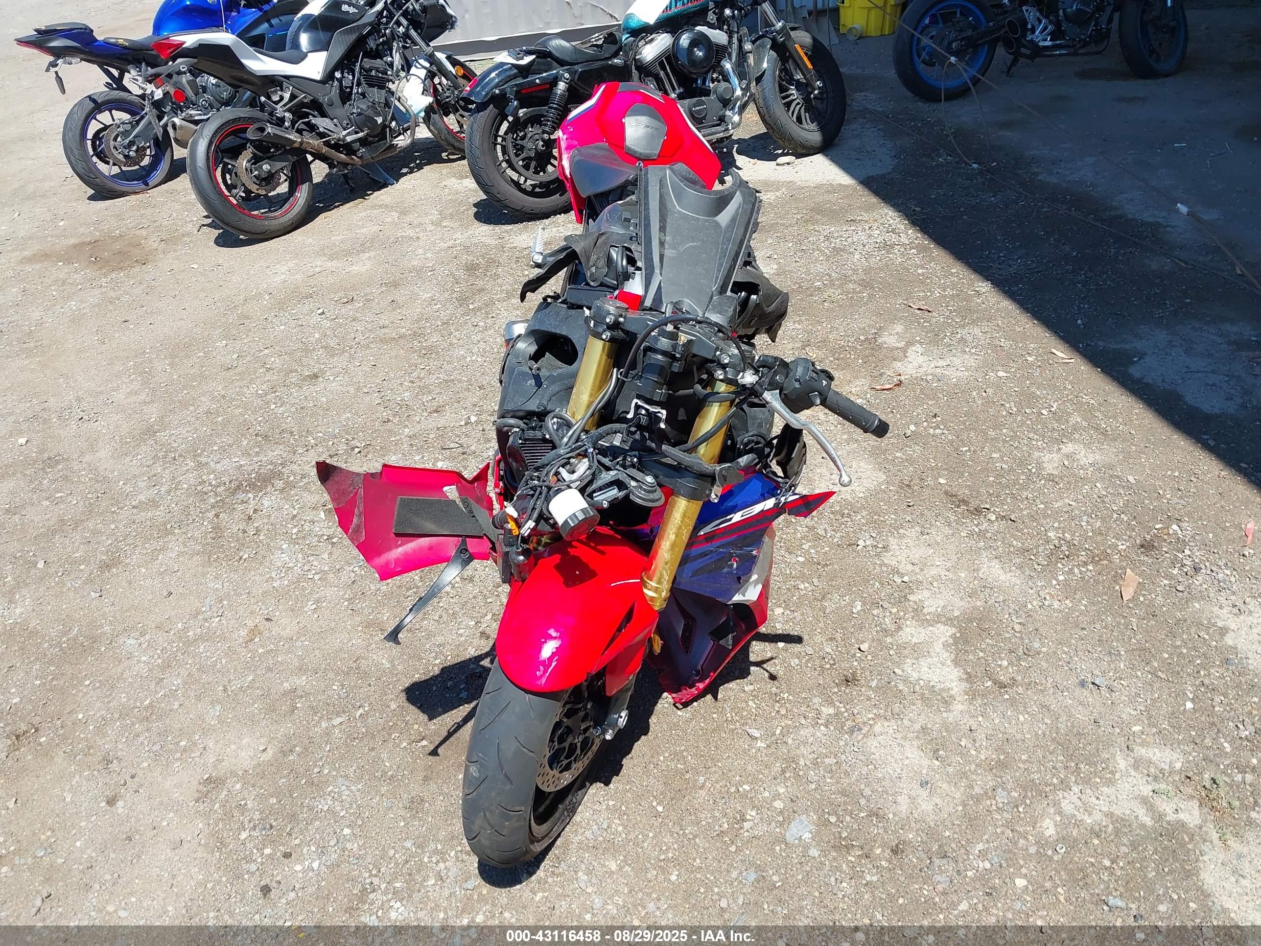 HONDA CBR1000 image 5