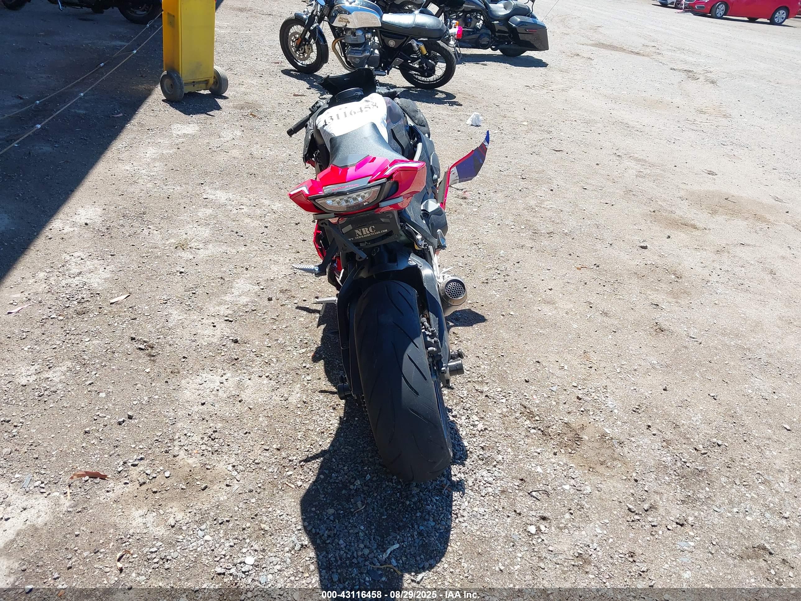 HONDA CBR1000 image 6
