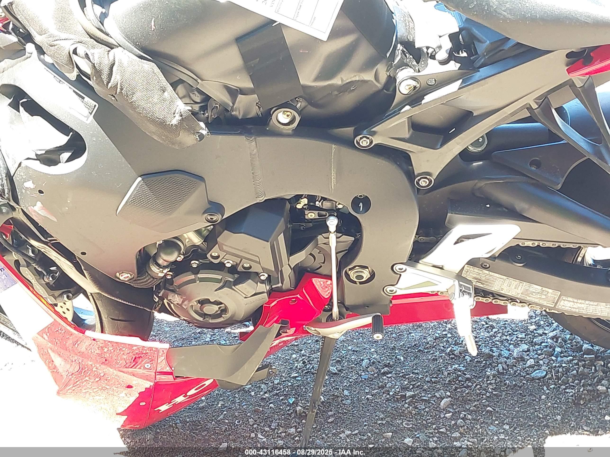 HONDA CBR1000 image 9