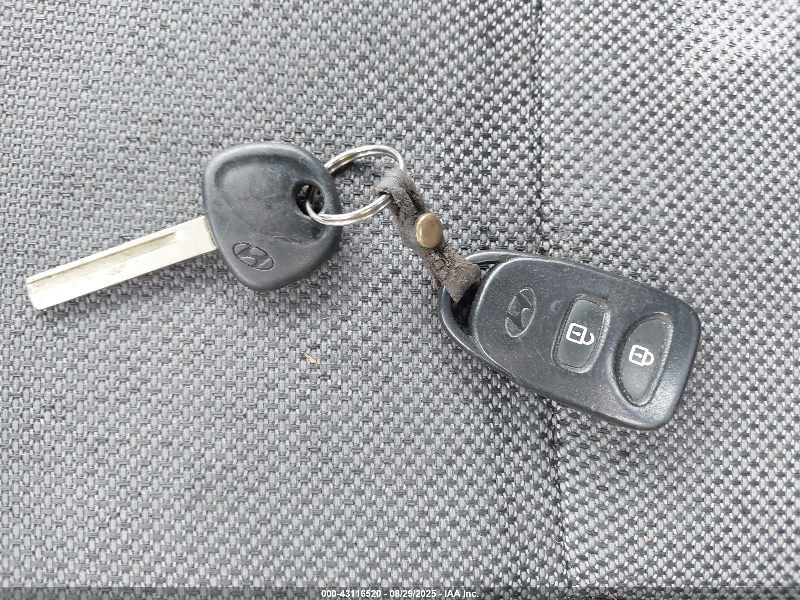 HYUNDAI ACCENT image 11