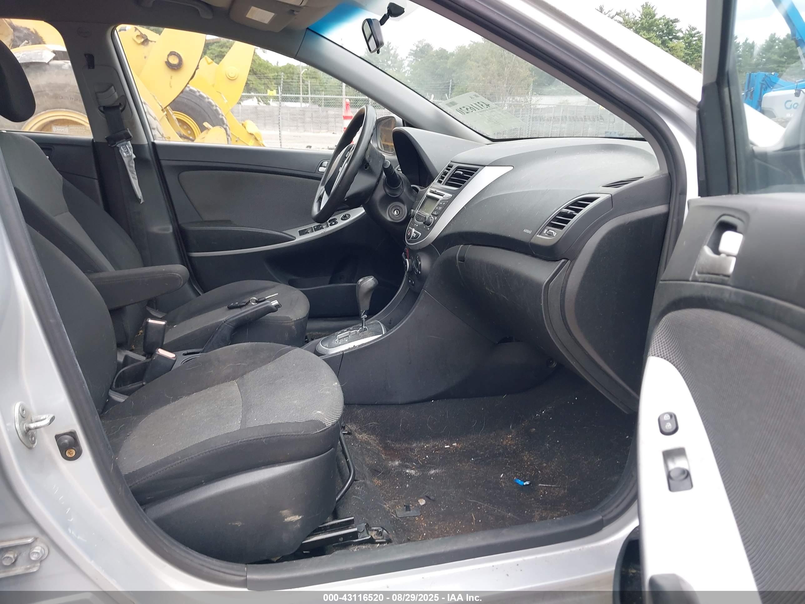 HYUNDAI ACCENT image 5