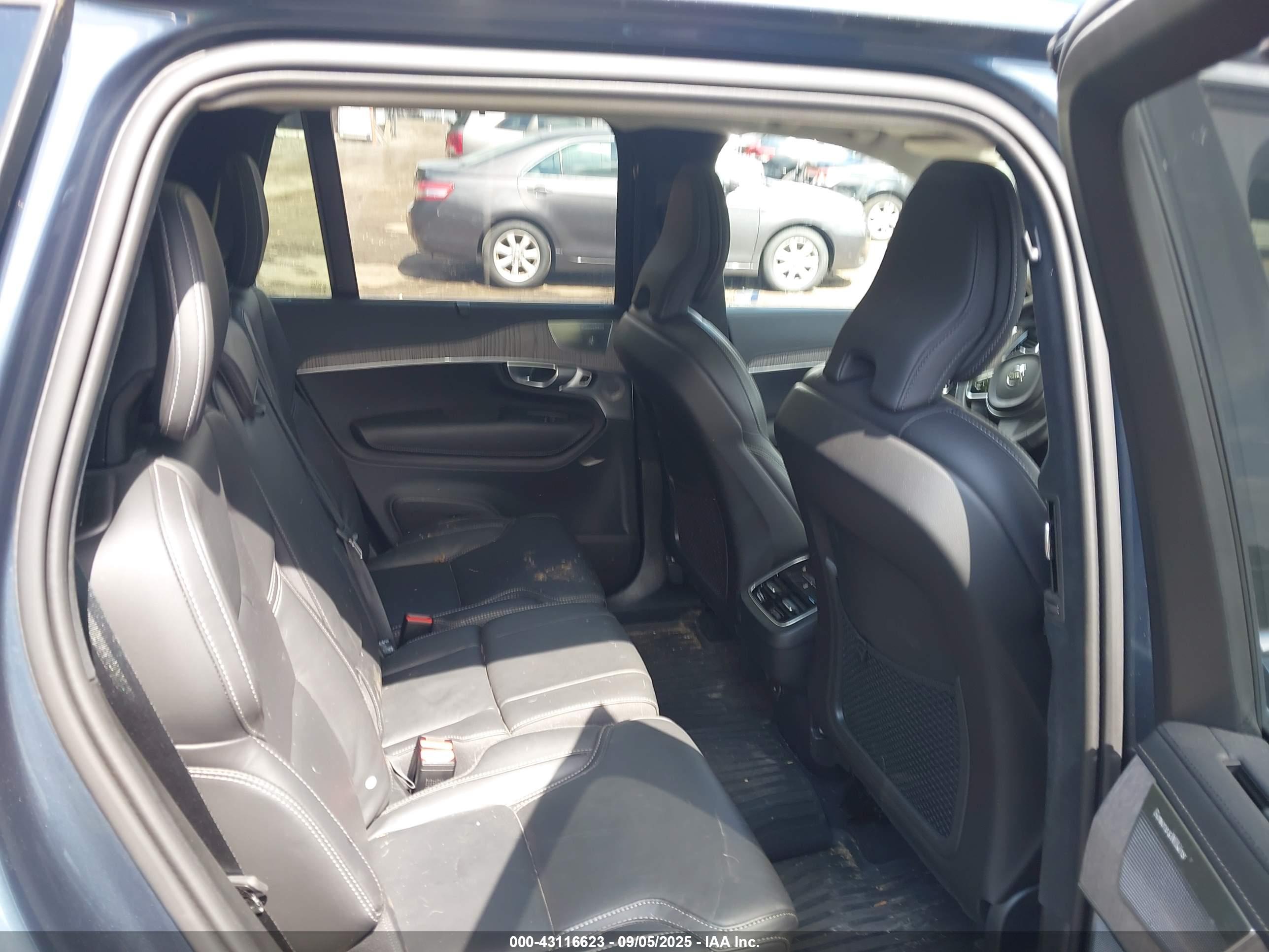 VOLVO XC90 image 8