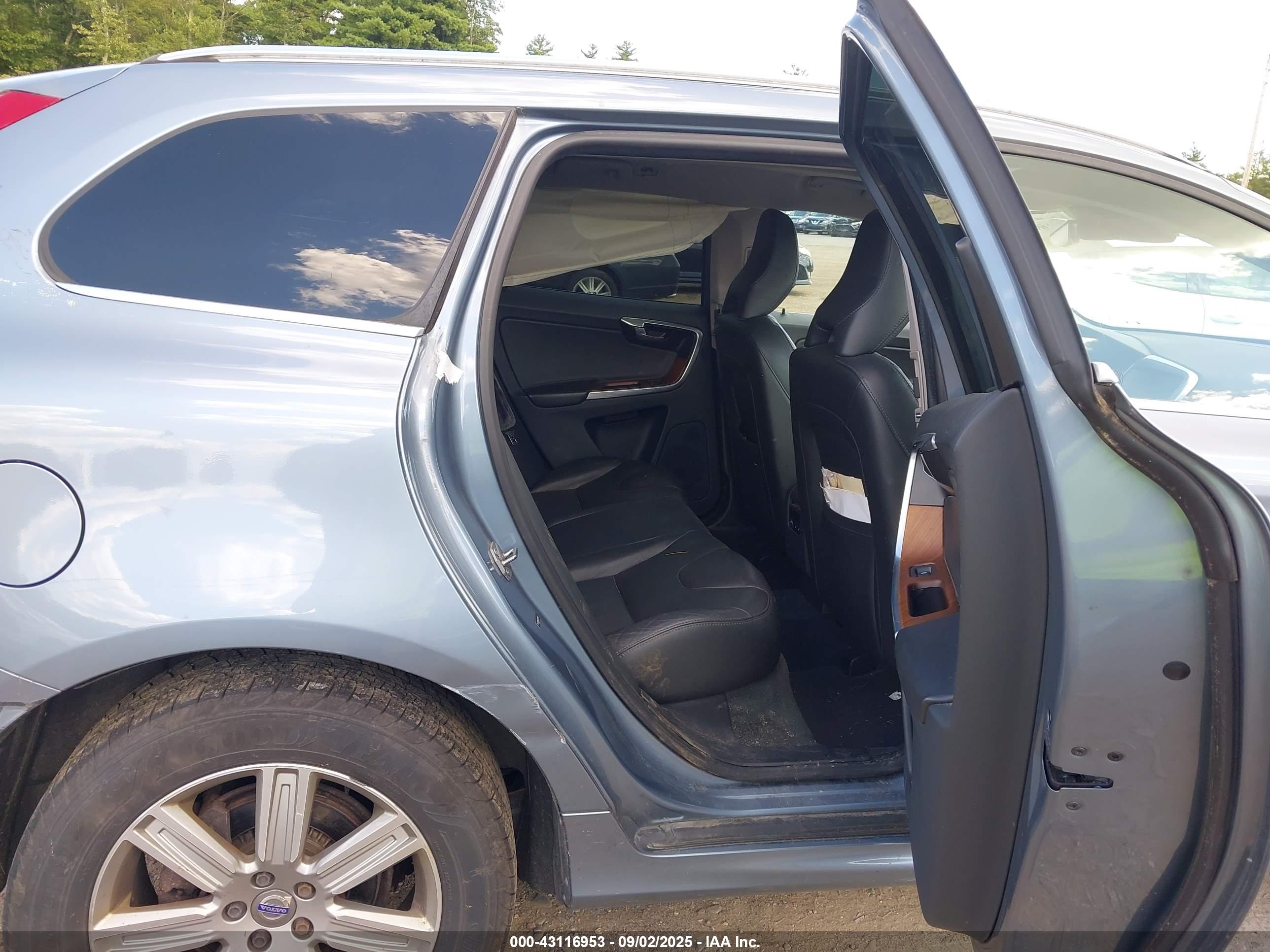 VOLVO XC60 image 8